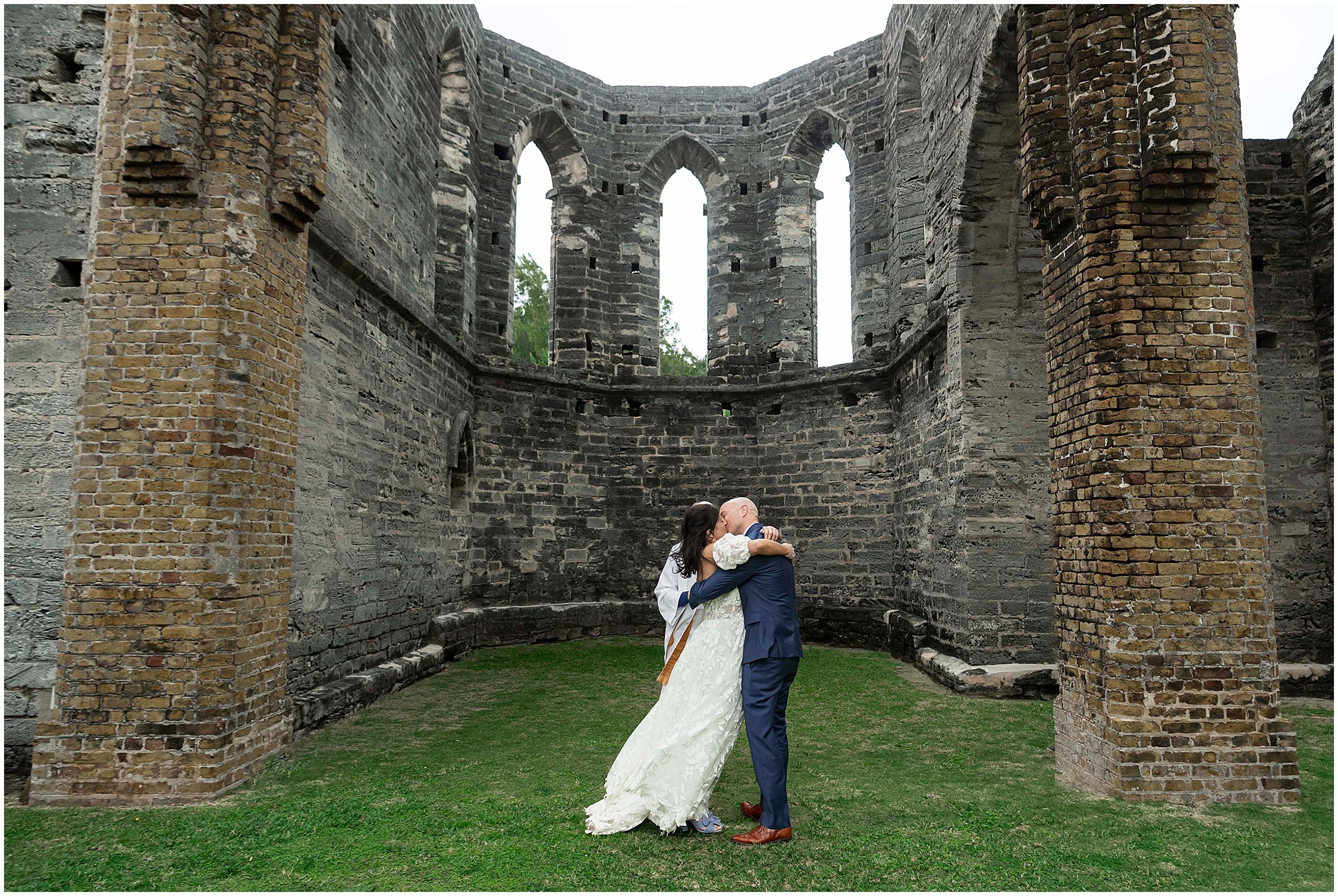 Bride and Groom elope at the Unfinished Church in Bermuda.
