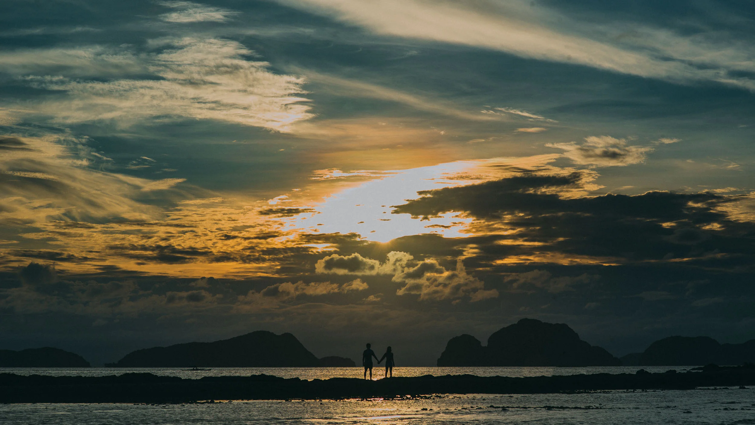  El Nido Adventure Engagement Photos - BryanJade 