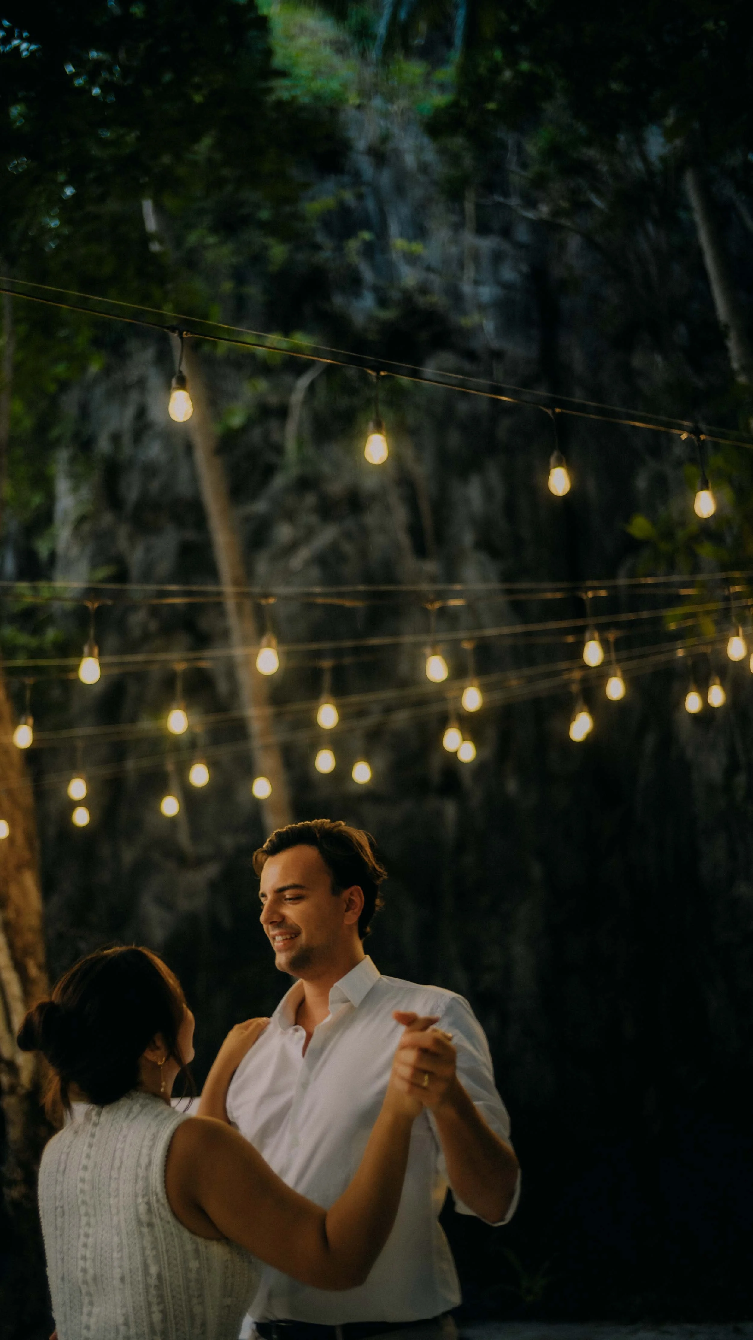 18-Cinematic El Nido Palawan Philippines Destination Wedding Photography-Philippines-ILCE-7RM5.jpg