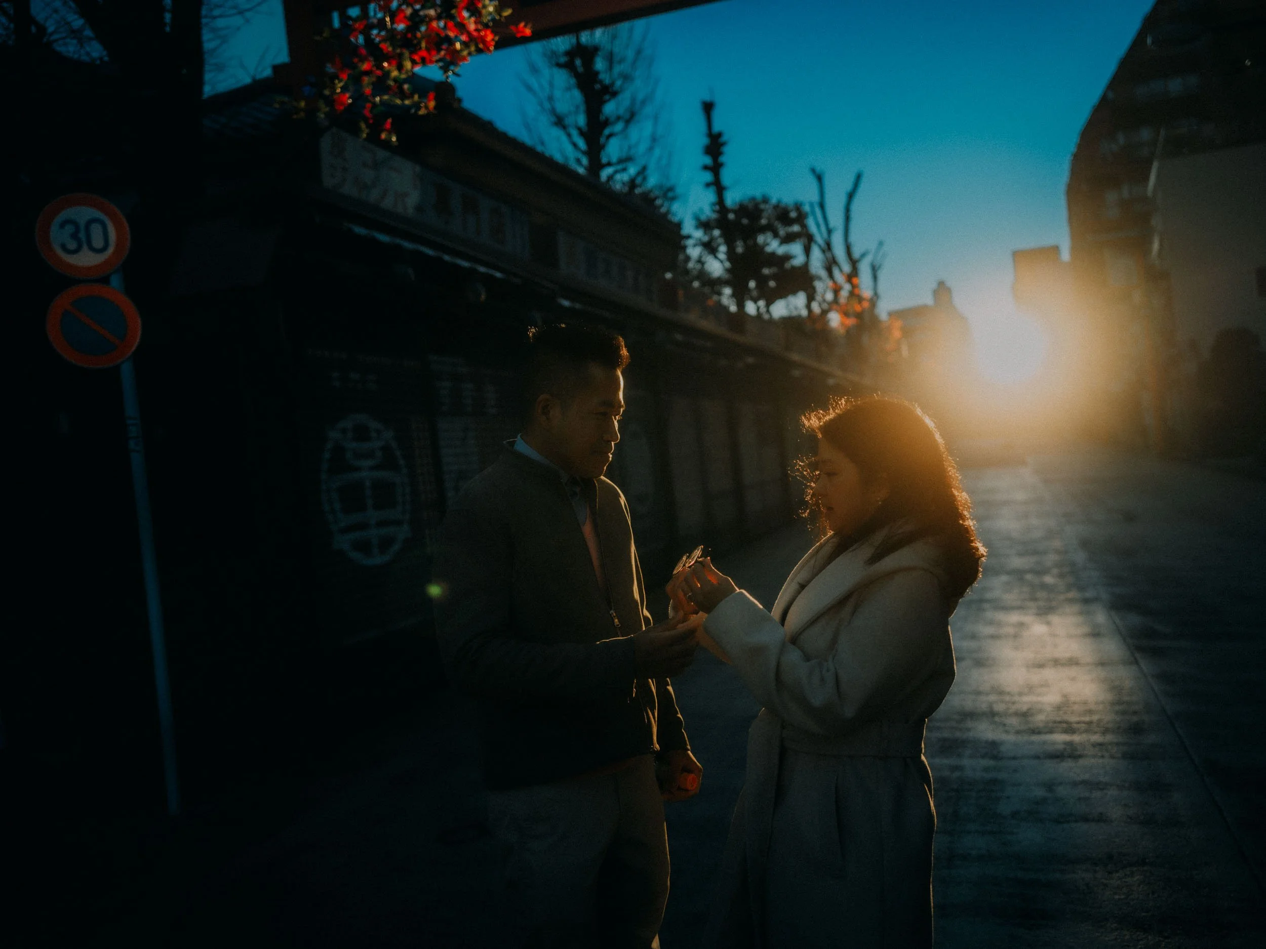 16-Cinematic Tokyo Couple Photography-Japan-LEICA Q3.jpg
