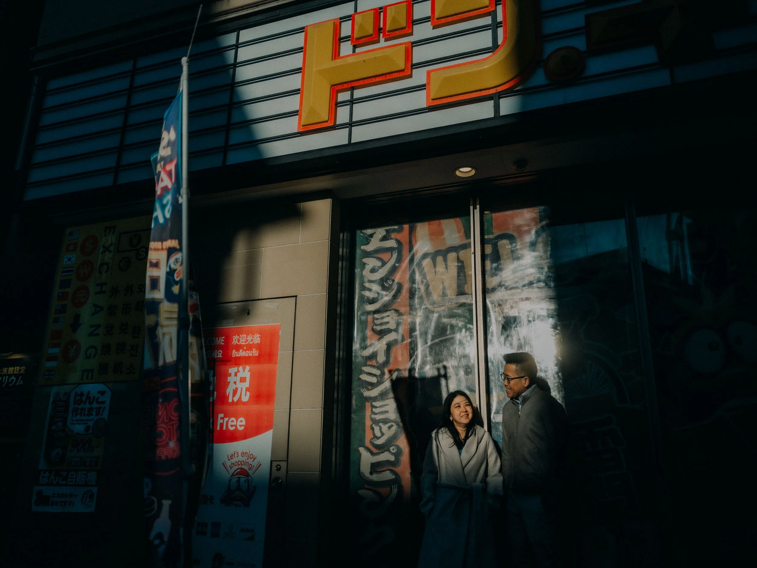18-Cinematic Tokyo Couple Photography-Japan-LEICA Q3.jpg