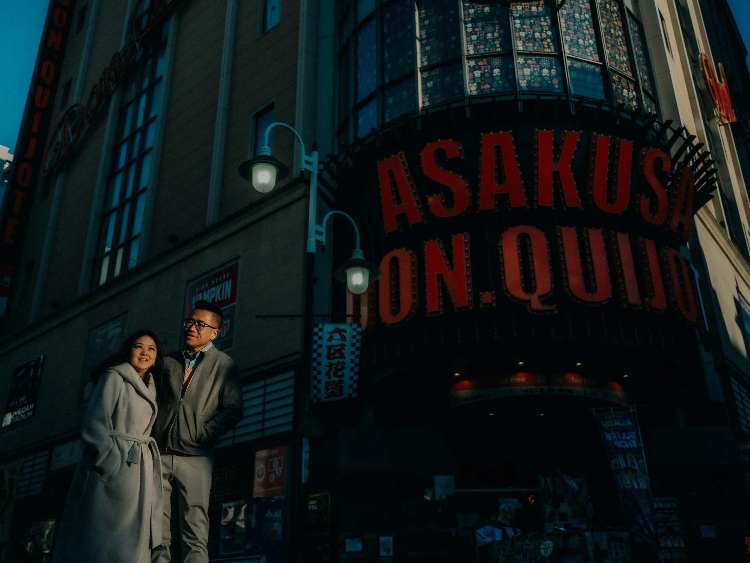 26-Cinematic Tokyo Couple Photography-Japan-LEICA Q3.jpg