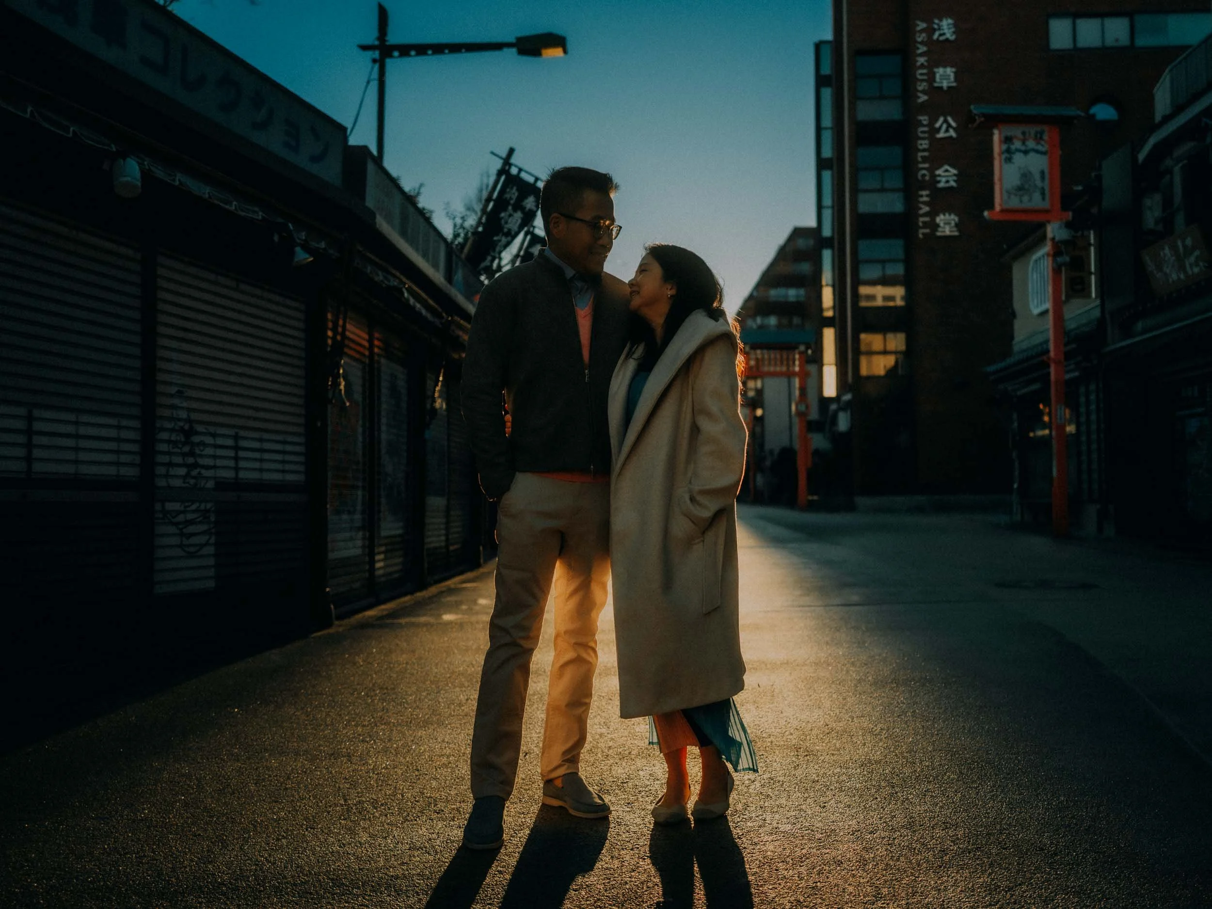 32-Cinematic Tokyo Couple Photography-Japan-LEICA Q3.jpg