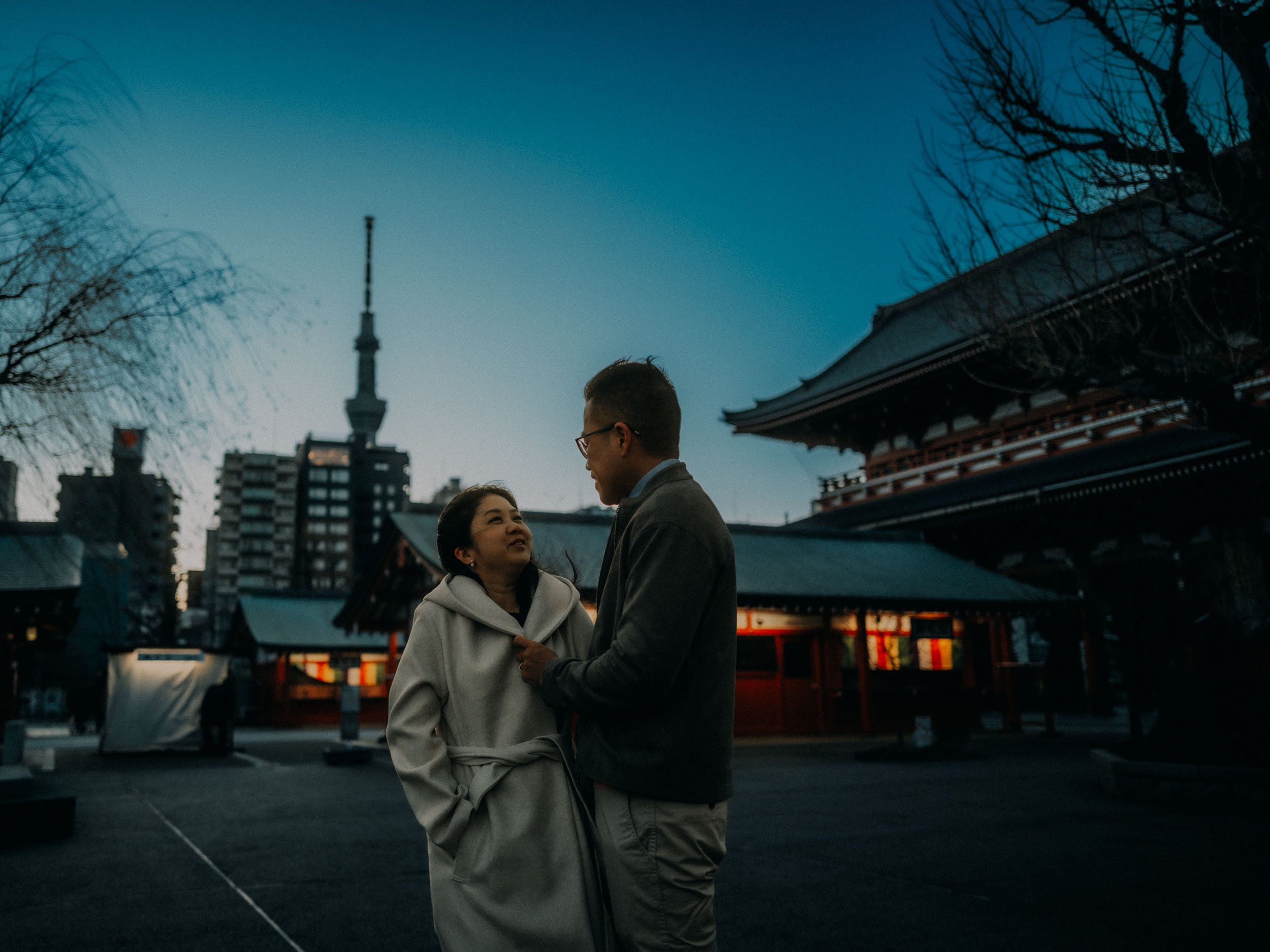 33-Cinematic Tokyo Couple Photography-Japan-LEICA Q3.jpg