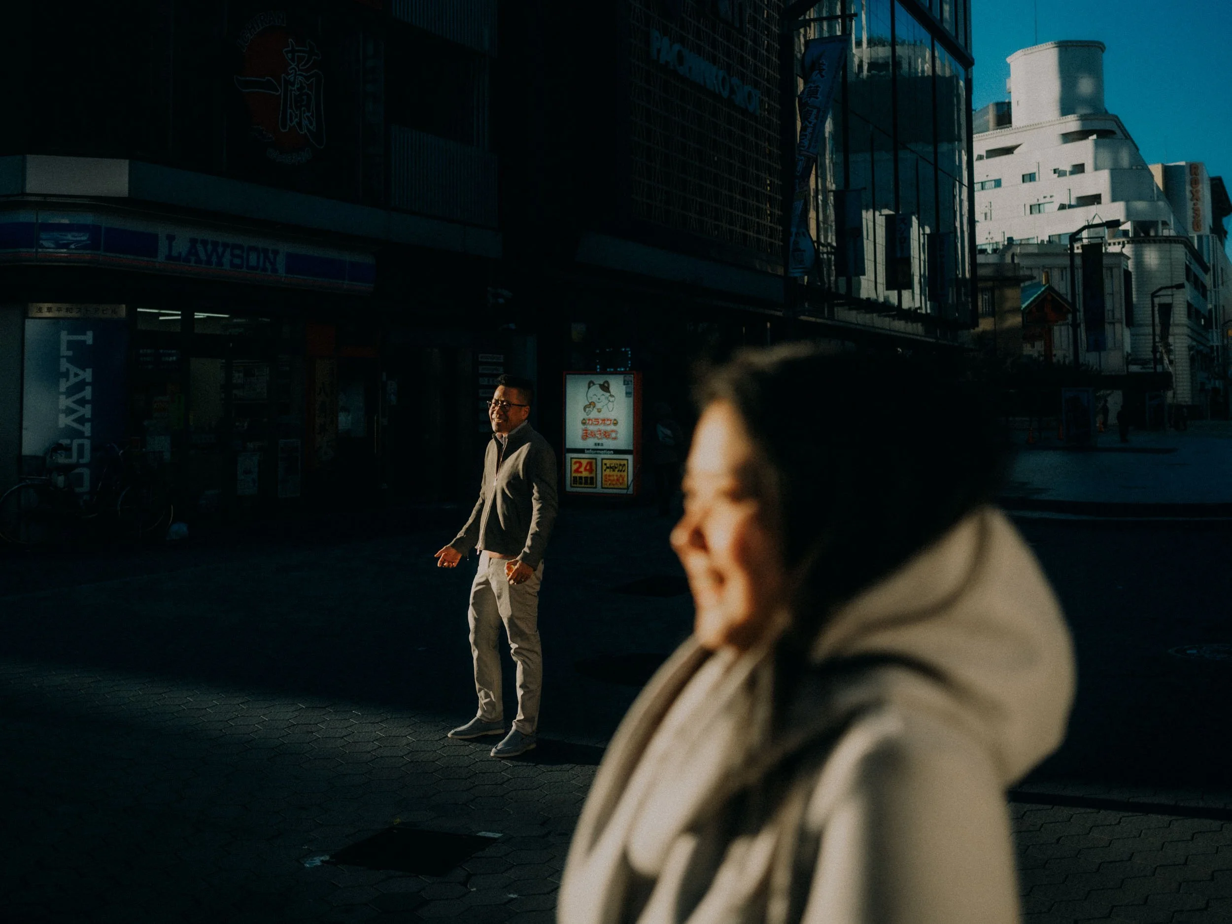 34-Cinematic Tokyo Couple Photography-Japan-LEICA Q3.jpg