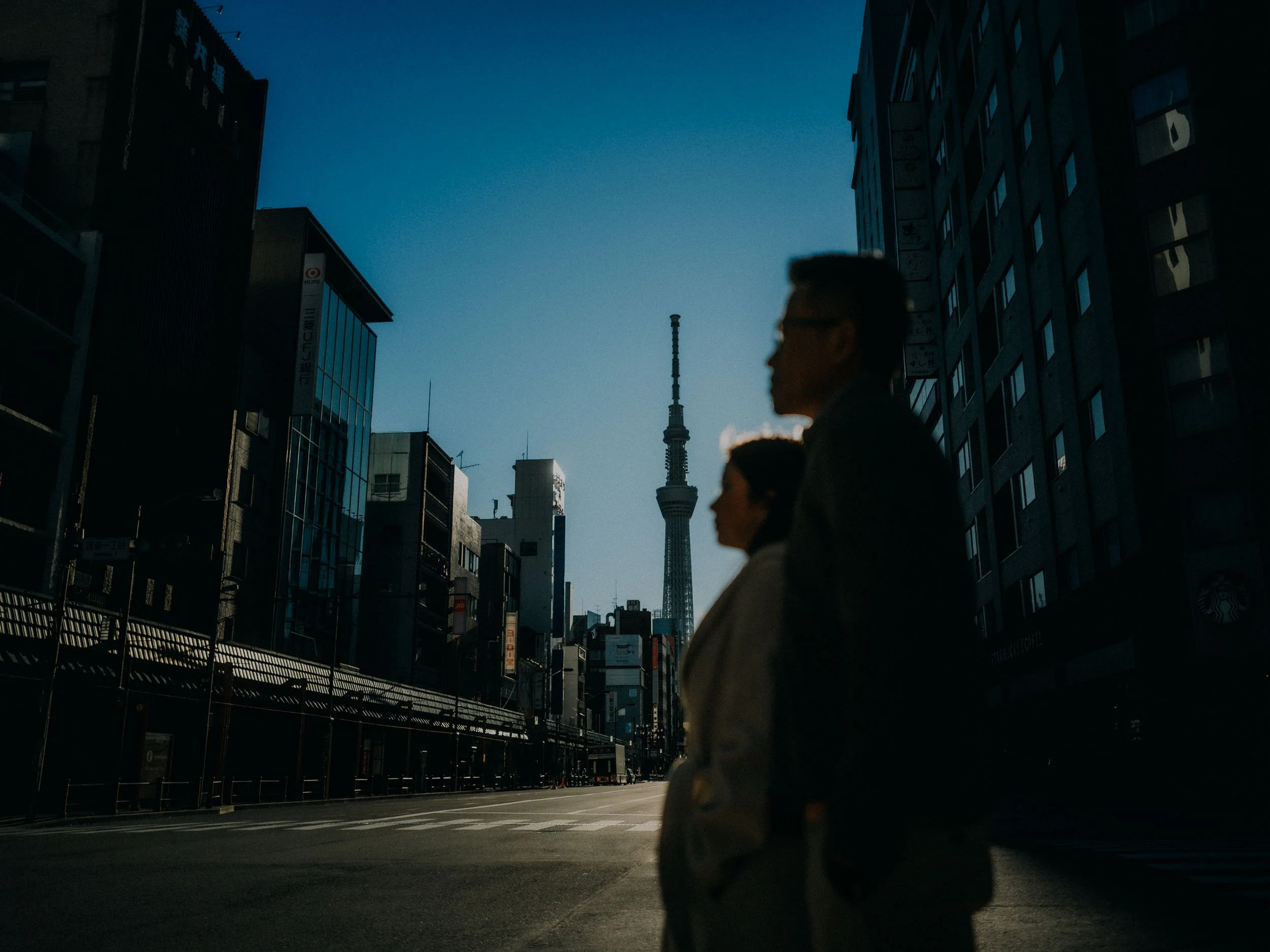 35-Cinematic Tokyo Couple Photography-Japan-LEICA Q3.jpg