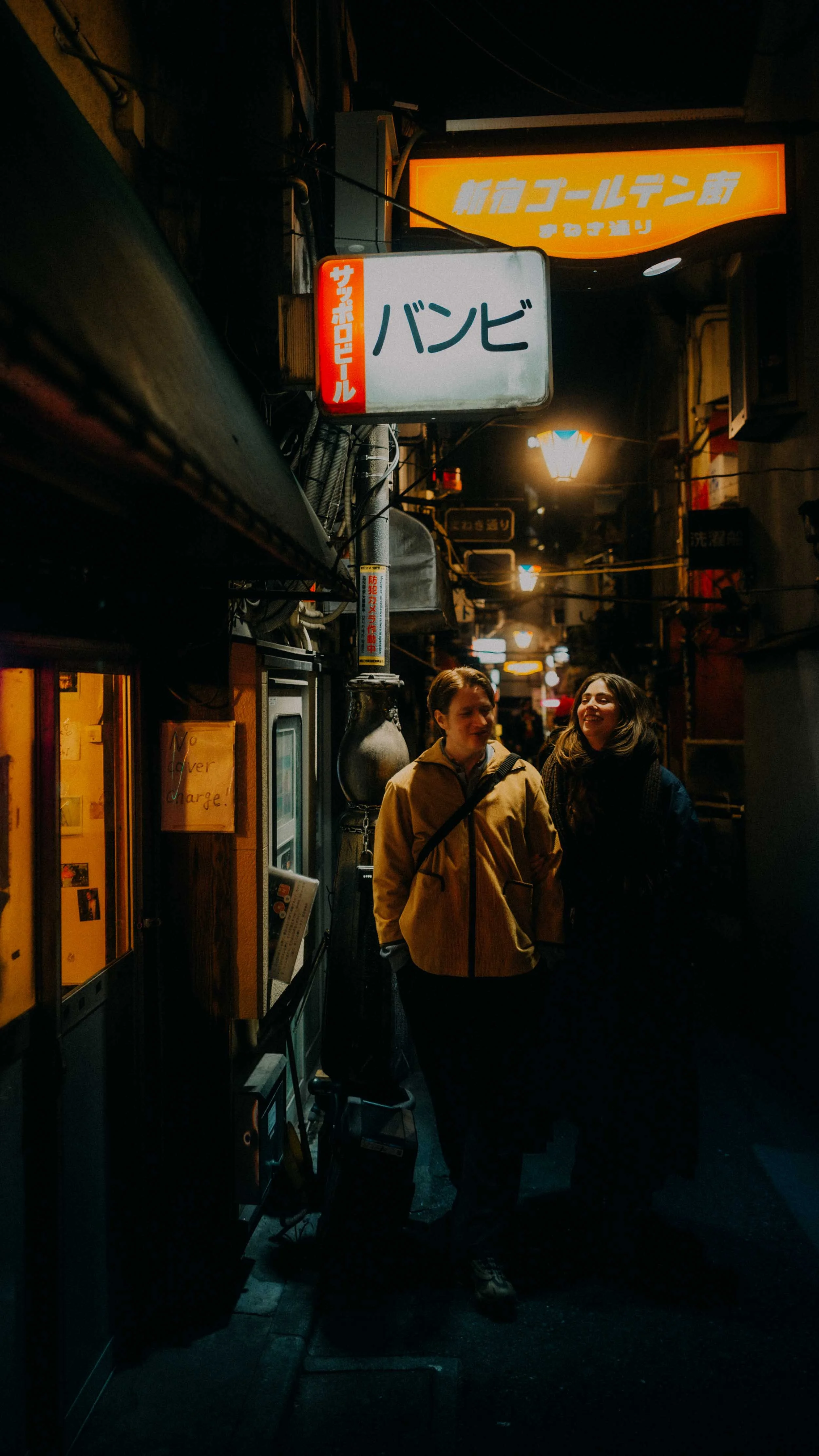 4-tokyo-golden-gai-night-walk-portrait-leica-q3.jpg