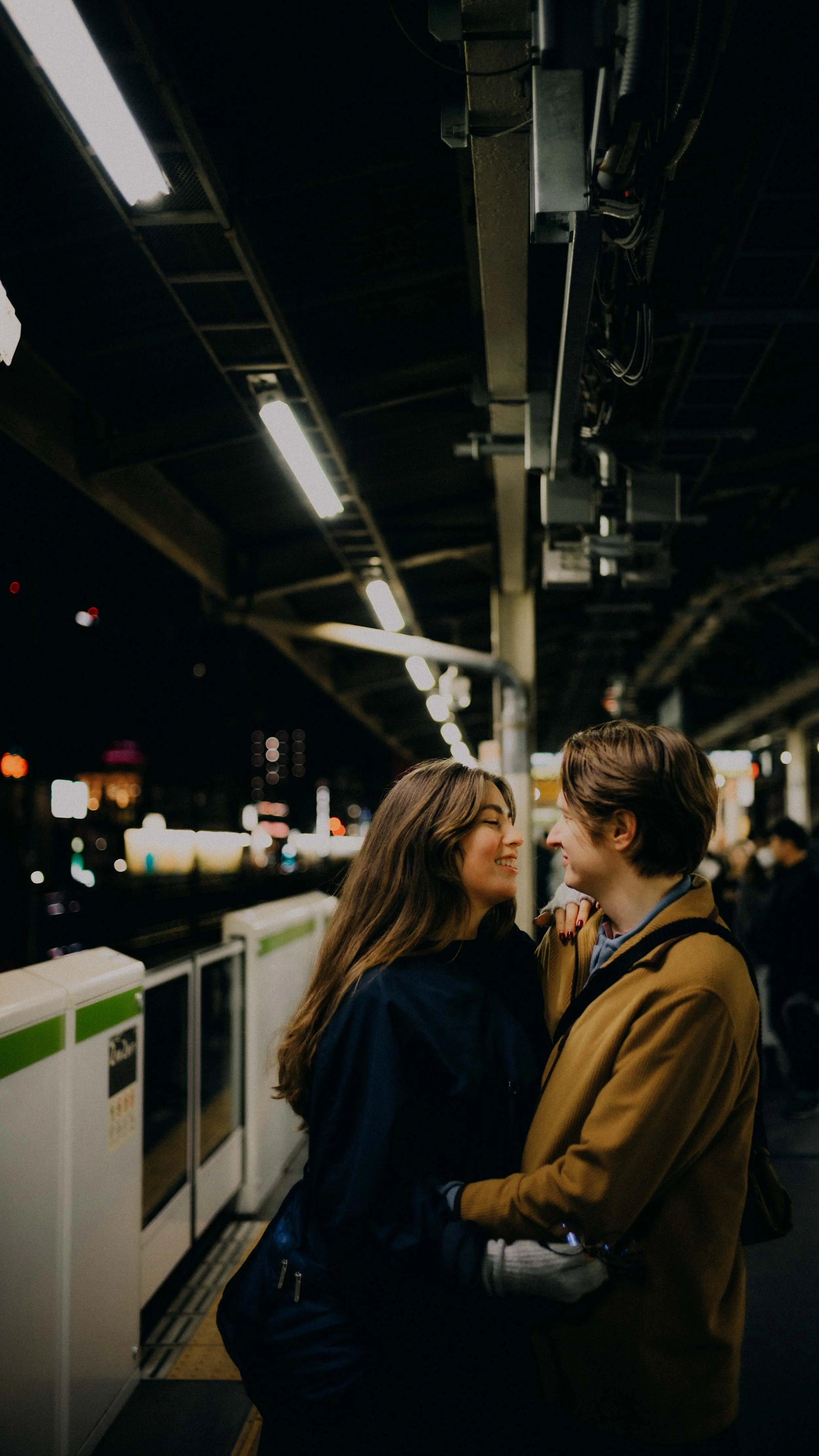 8-tokyo-train-platform-smile-portrait-leica-m11.jpg