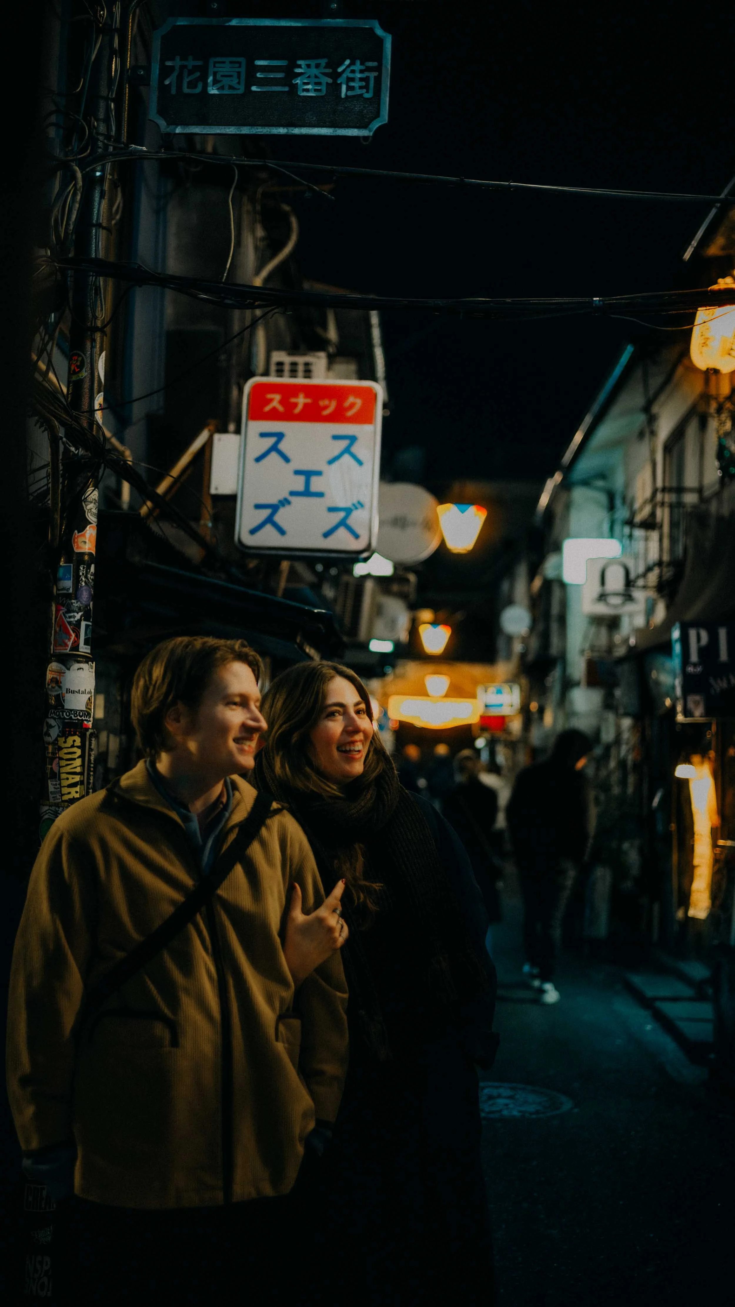 10-tokyo-golden-gai-alley-glow-portrait-leica-m11.jpg