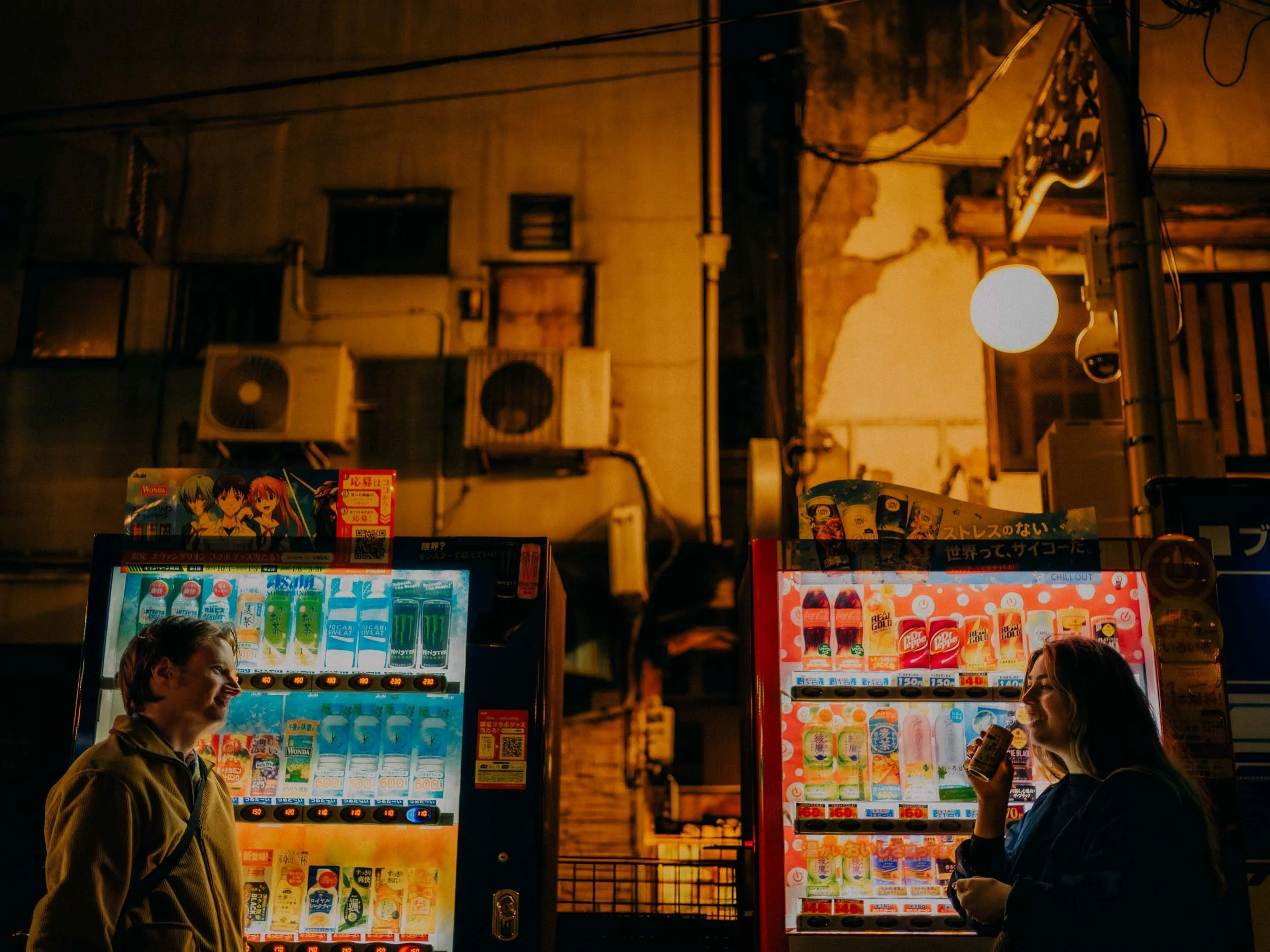 23-tokyo-vending-machine-glow-landscape-leica-m11.jpg
