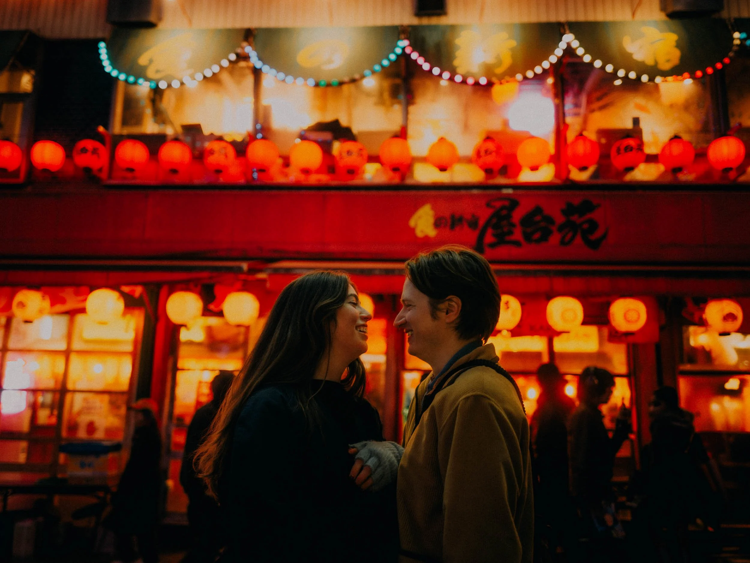 28-tokyo-shinjuku-izakaya-lanterns-landscape-leica-q3.jpg