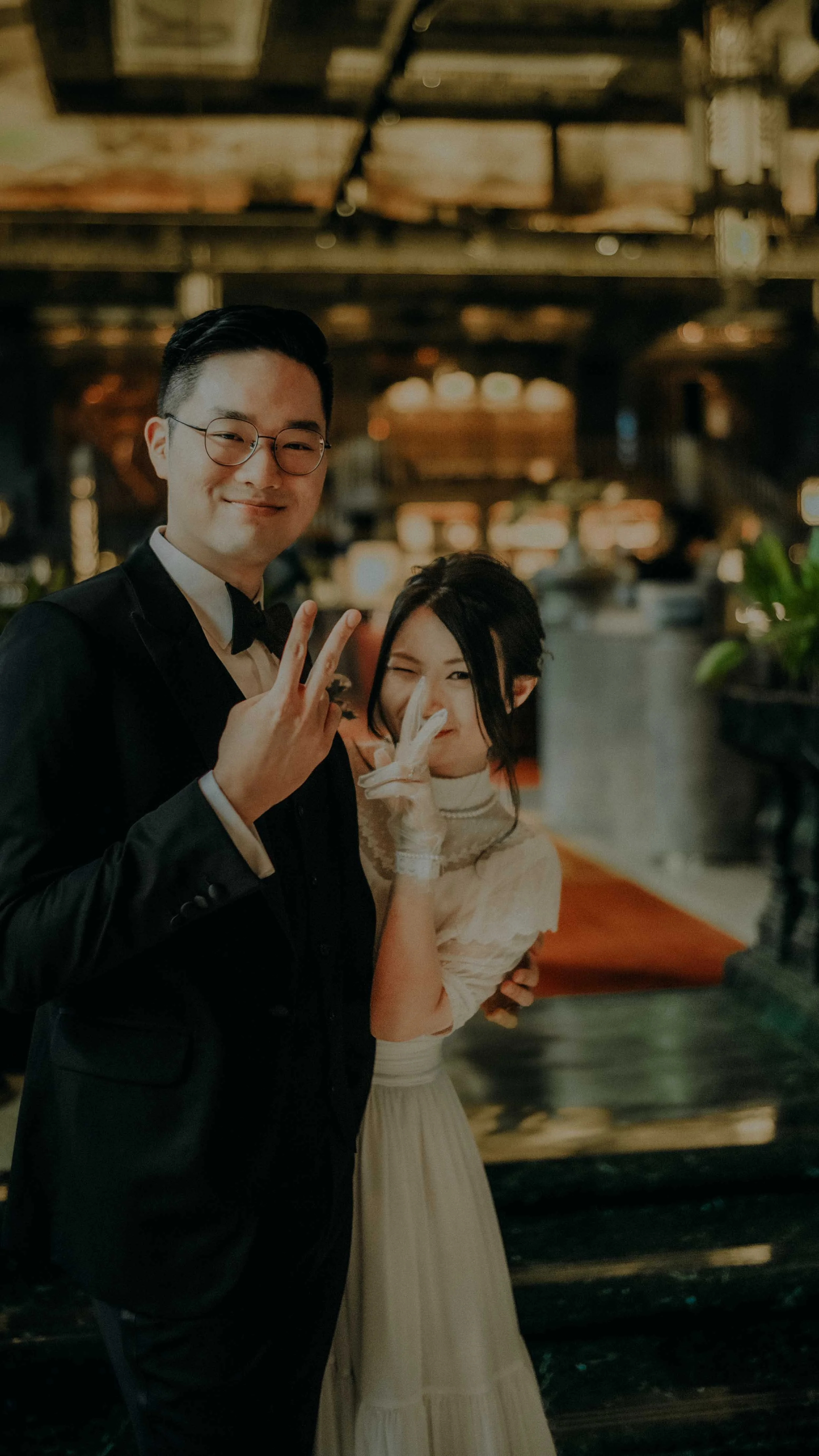 5-singapore-wedding-peace-signs-portrait-sony-a7r5.jpg