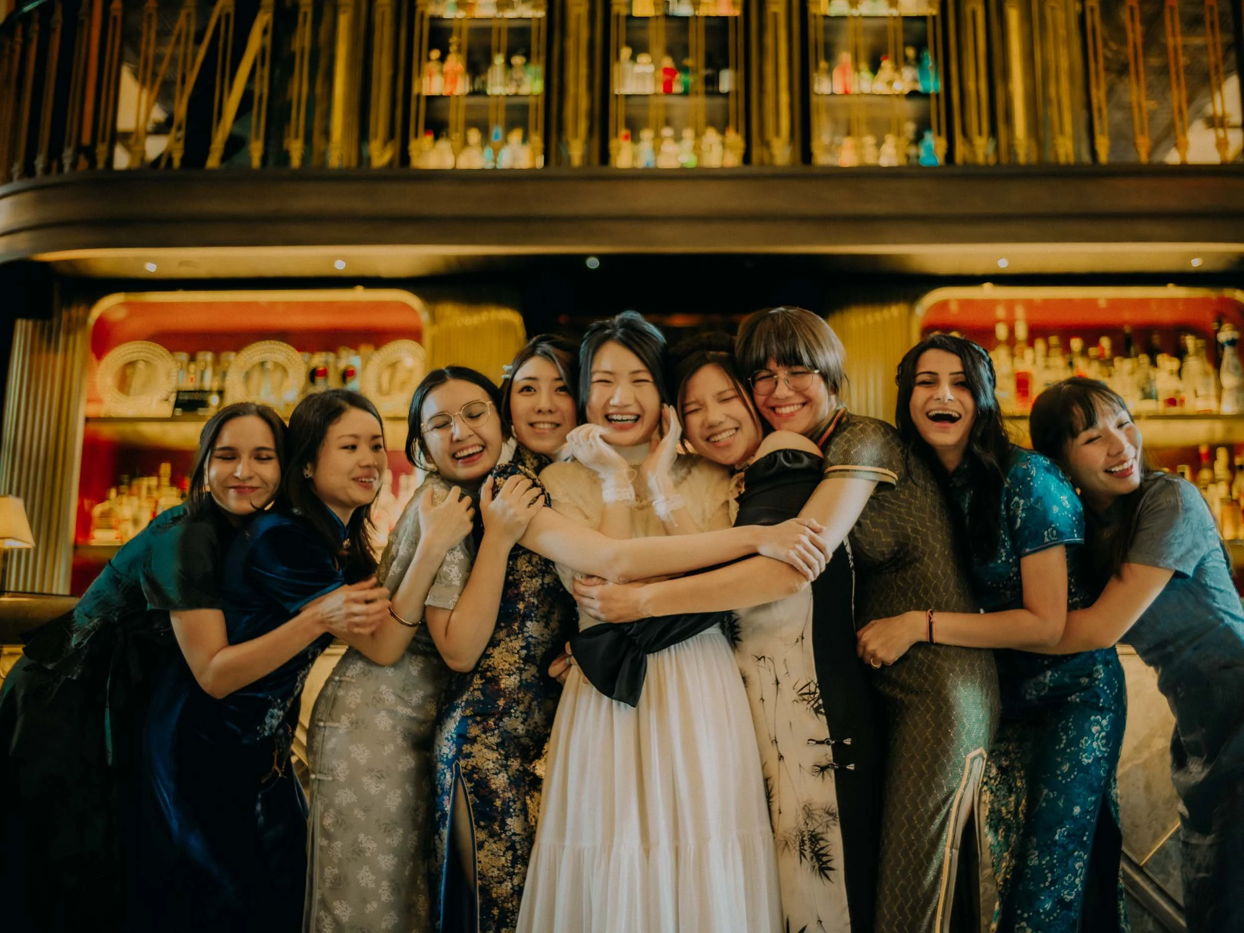 20-singapore-wedding-bridesmaids-grouphug-landscape-sony-a7r5.jpg
