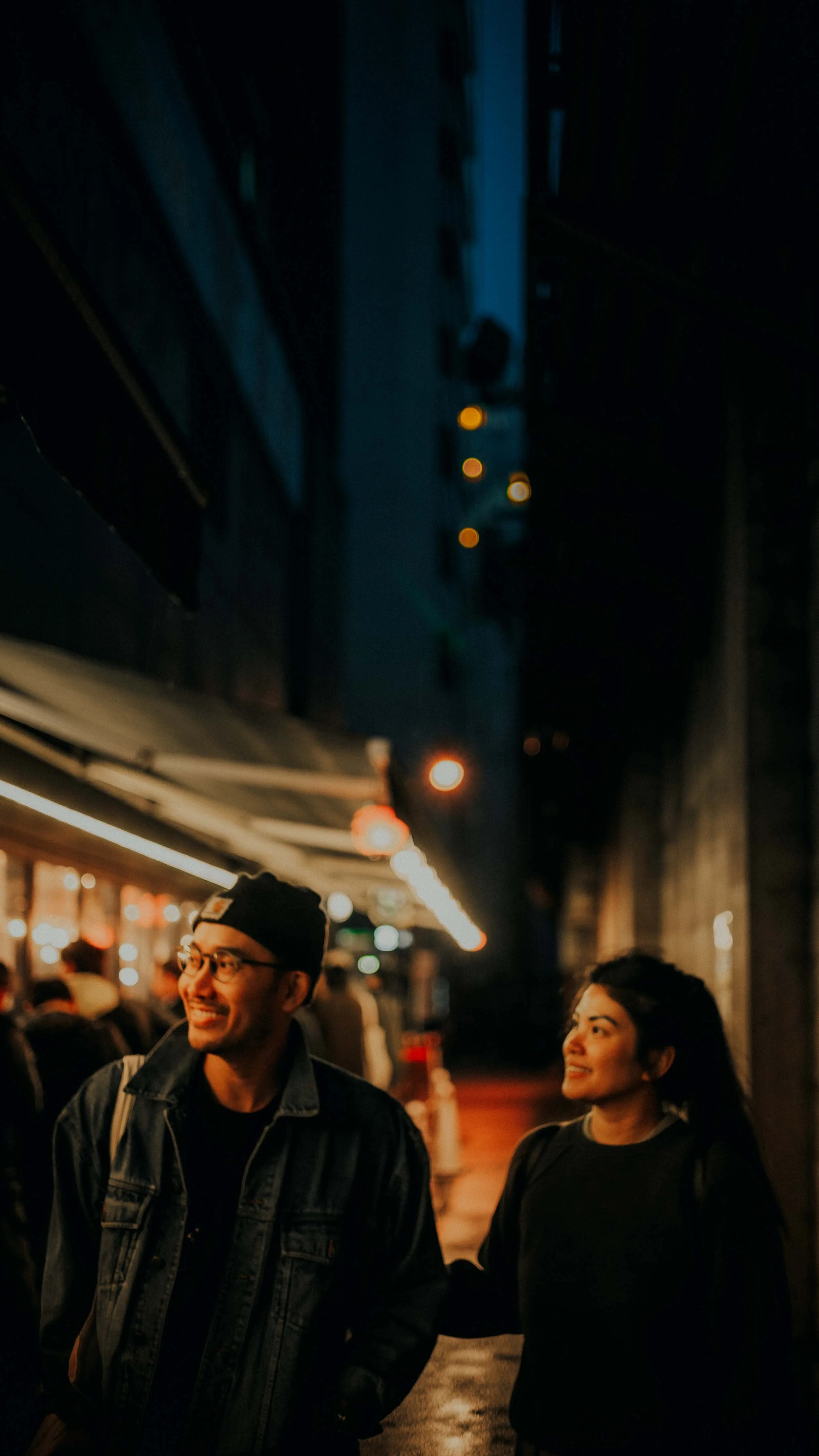6-tokyo-kanda-alley-glow-portrait-leica-sl2.jpg
