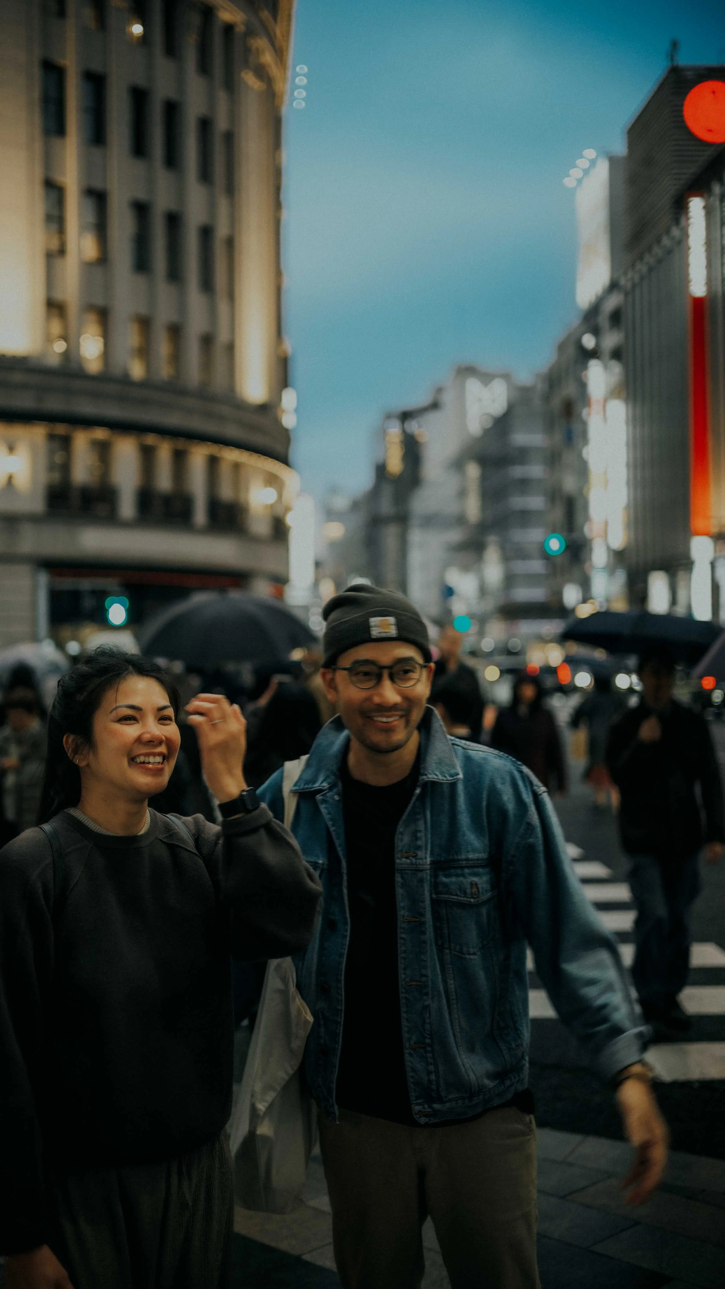 8-ginza-main-crossing-laughter-portrait-leica-sl2.jpg