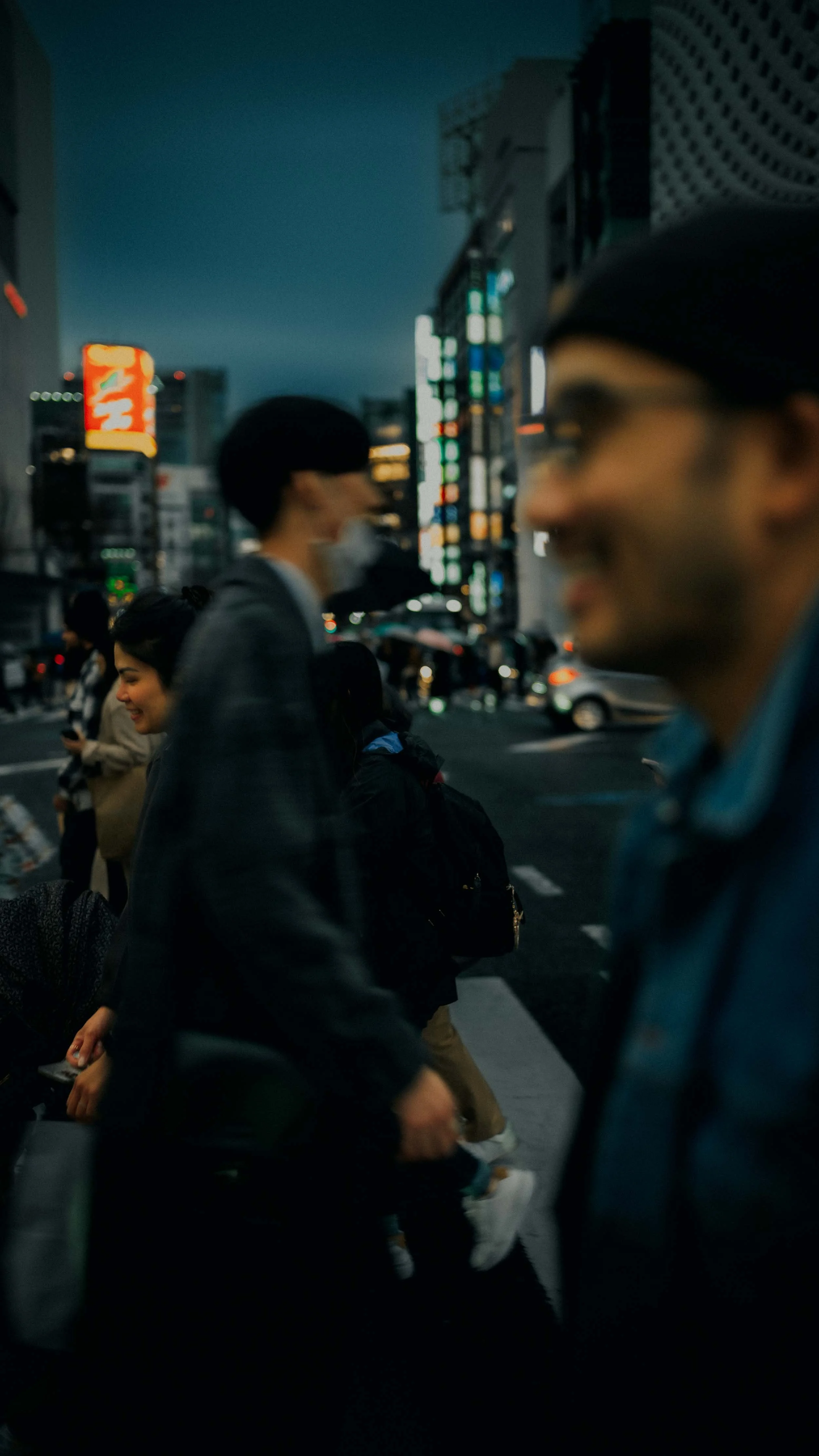 11-tokyo-crosswalk-layers-portrait-leica-sl2.jpg