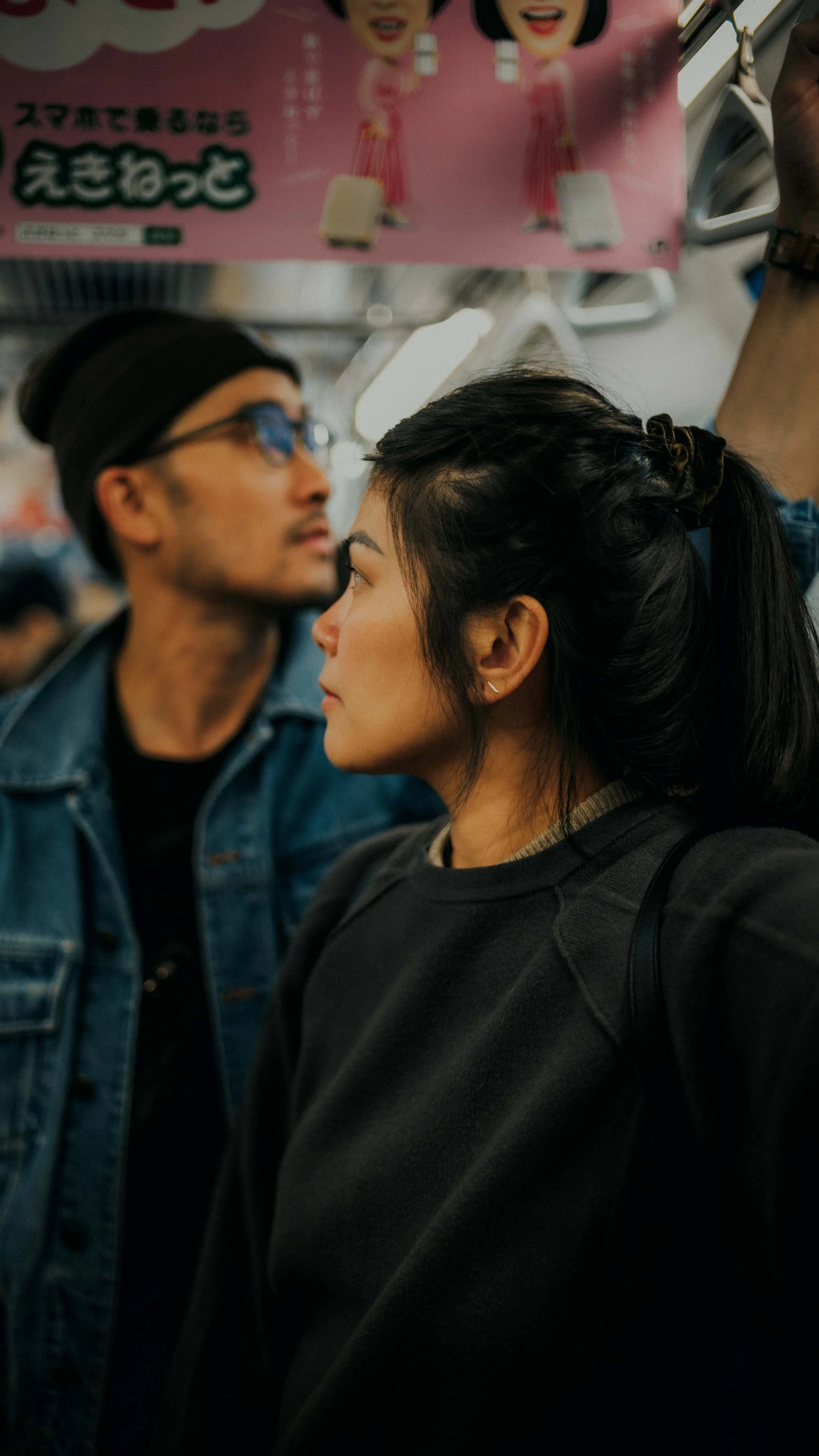 16-tokyo-train-closeup-portrait-leica-sl2.jpg