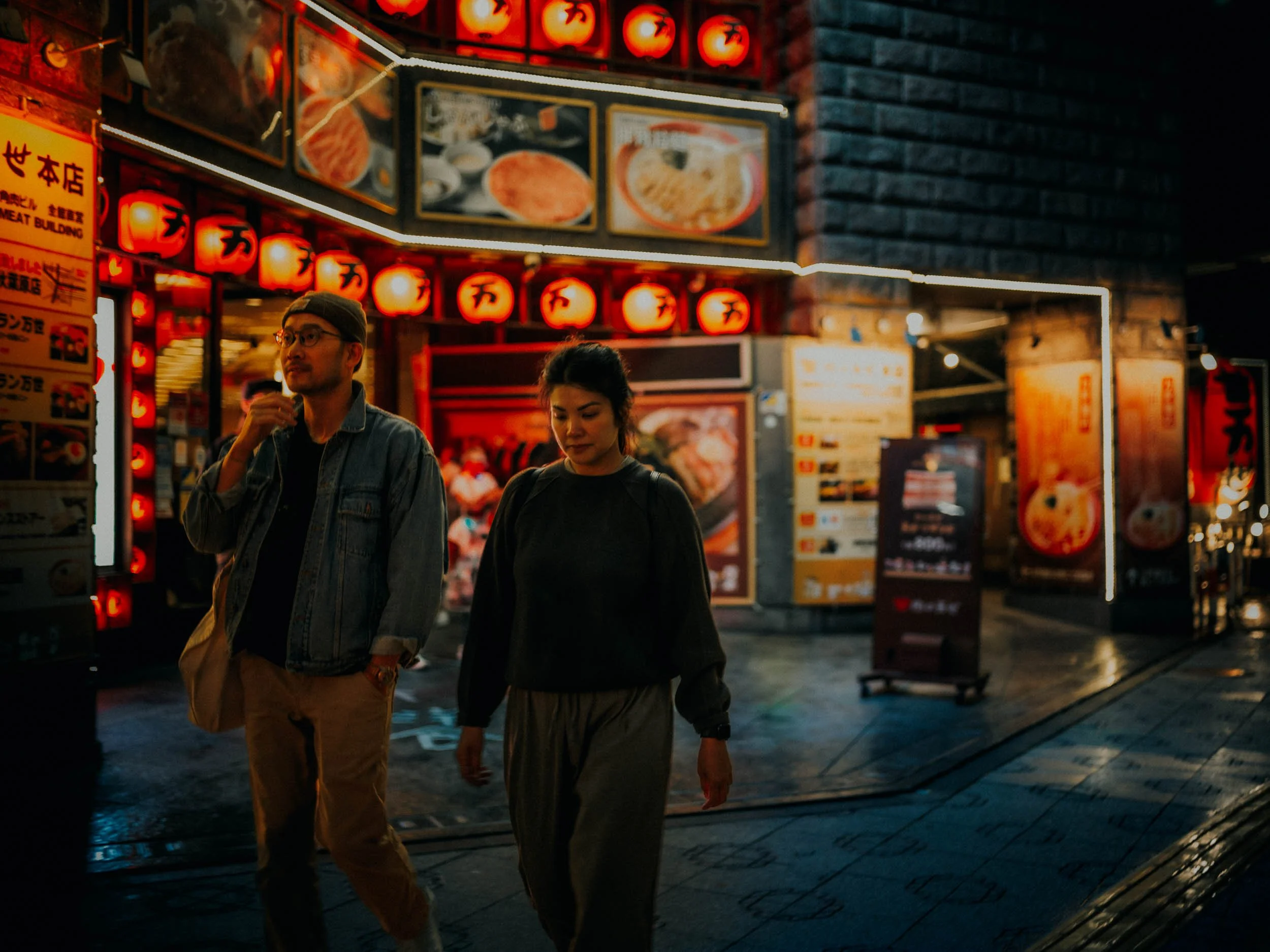 25-tokyo-izakaya-facade-night-leica-sl2.jpg