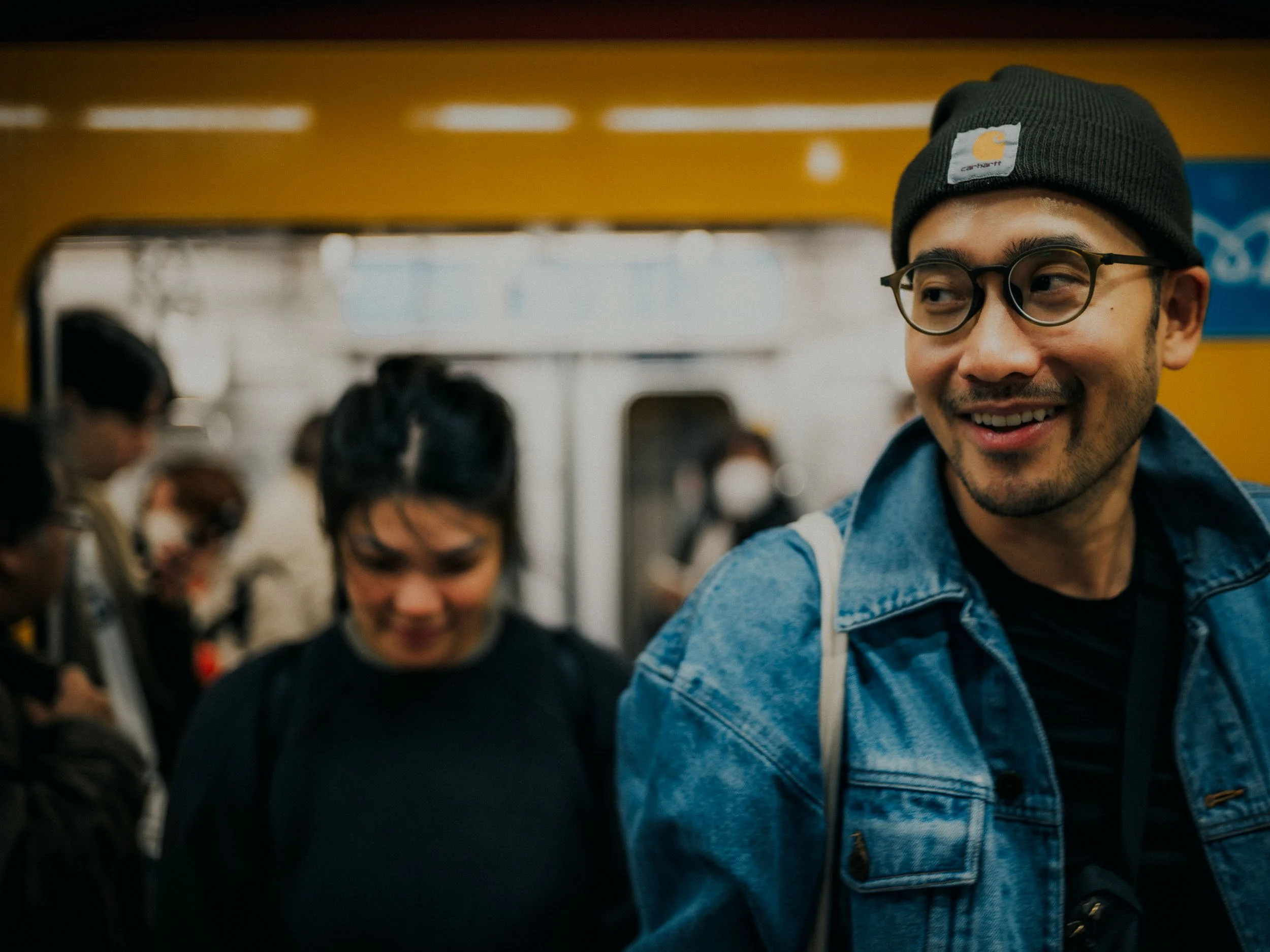 35-ginza-subway-arrival-couple-leica-sl2.jpg