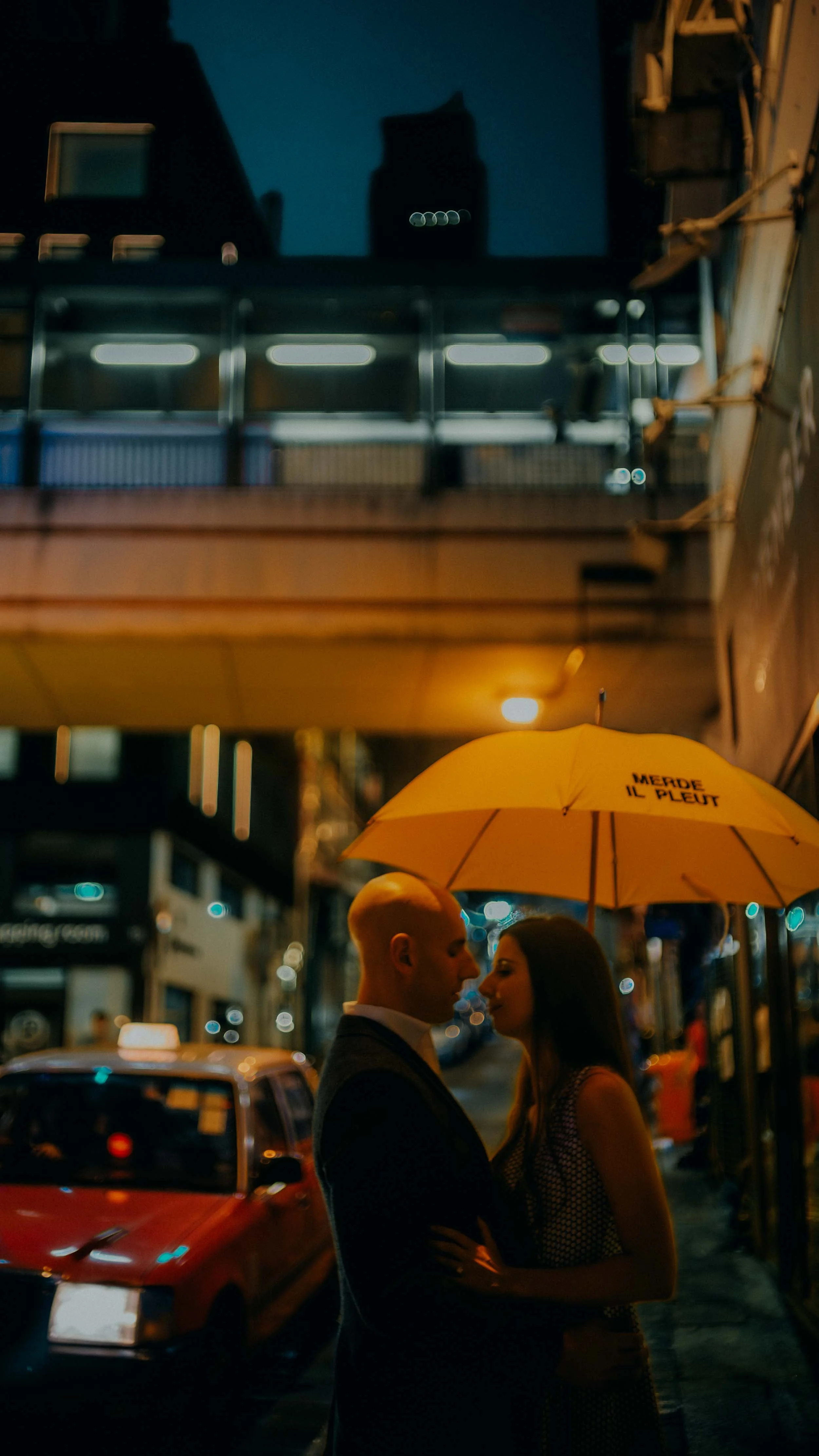 11-hongkong-midlevels-escalator-umbrella-portrait-sony-a7siii.jpg