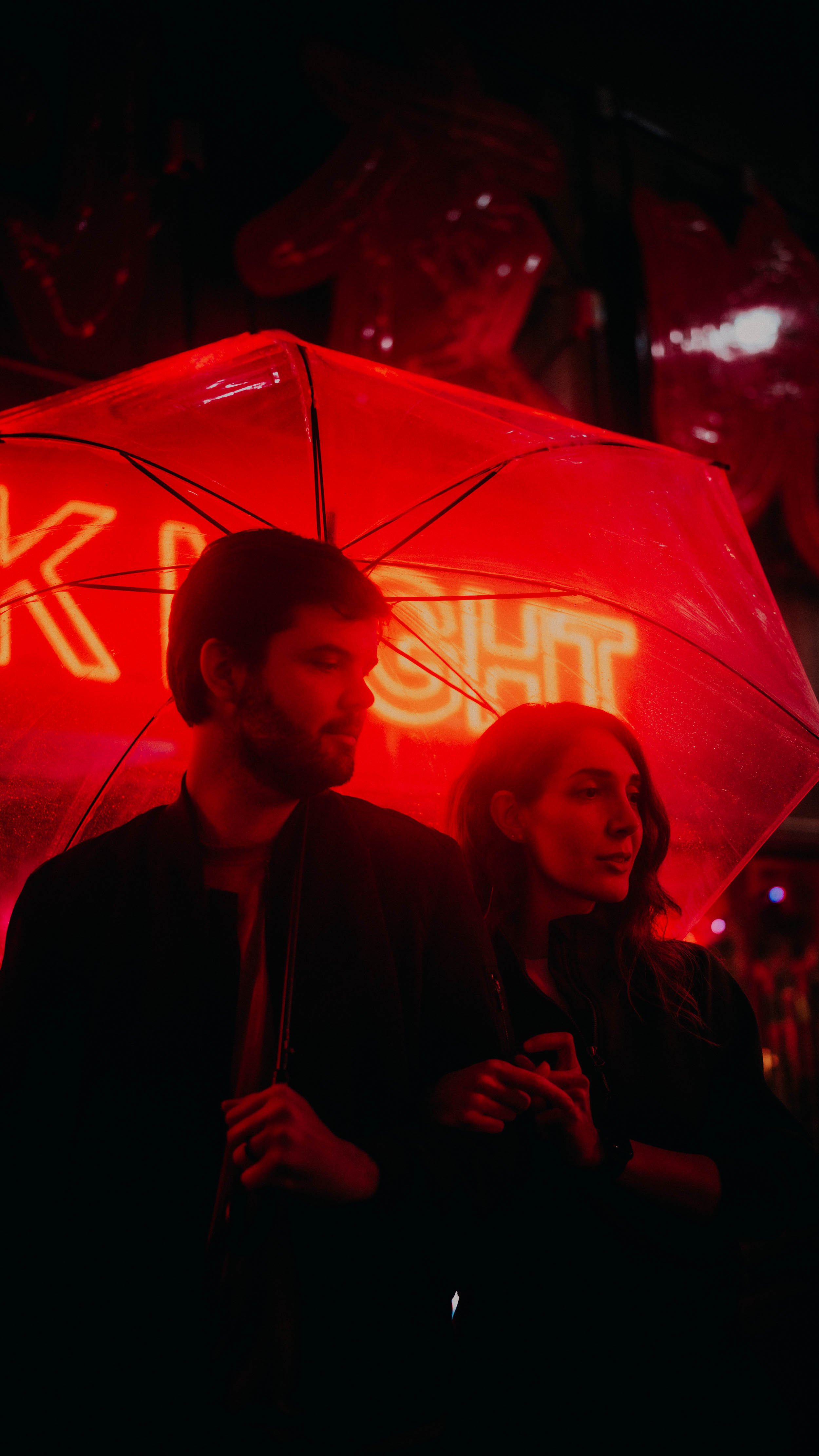 3-tokyo-couple-red-neon-intimacy-portrait-hasselblad-x2d.jpg