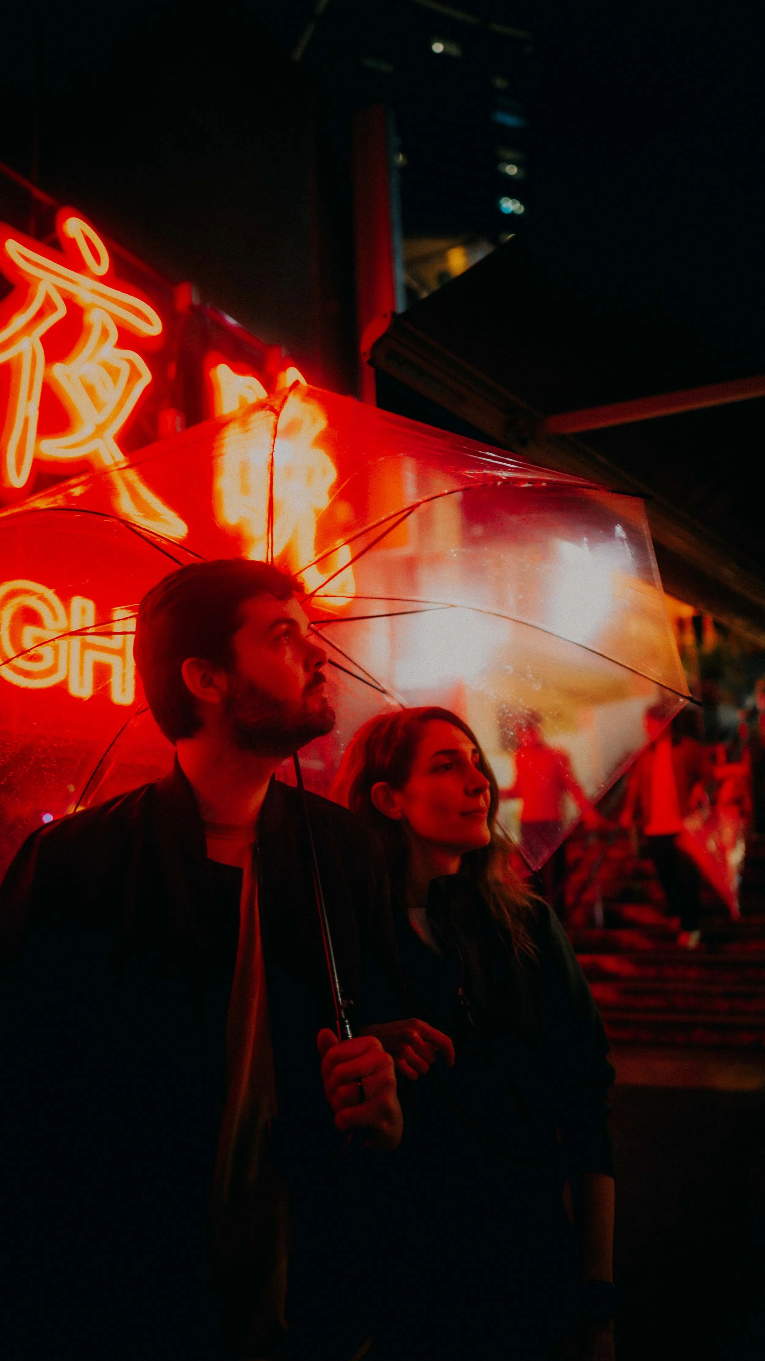 15-tokyo-couple-neon-alleyway-glow-portrait-leica-q3.jpg