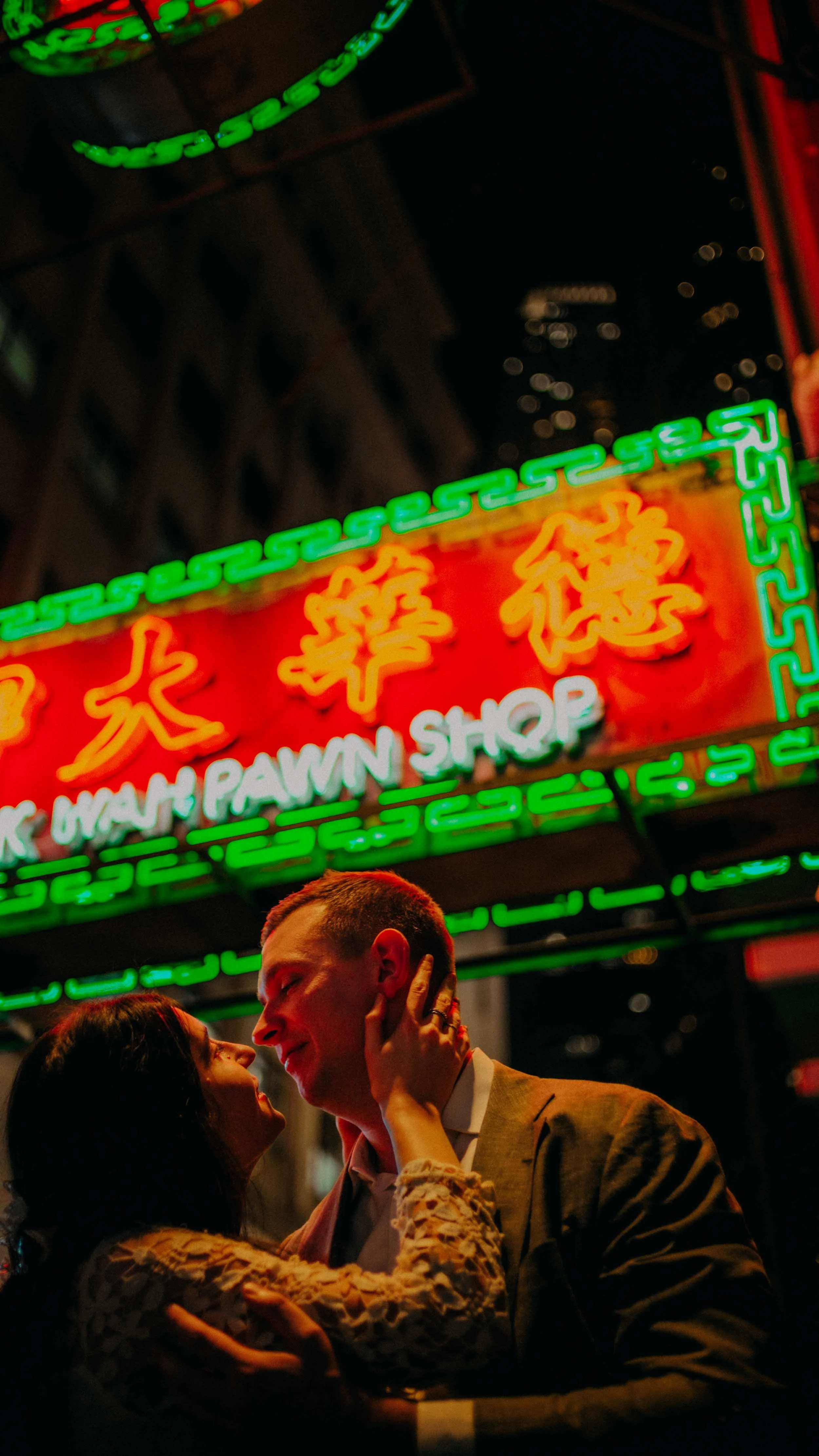 1-hongkong-elopement-neon-embrace-portrait-leica-sl2.jpg