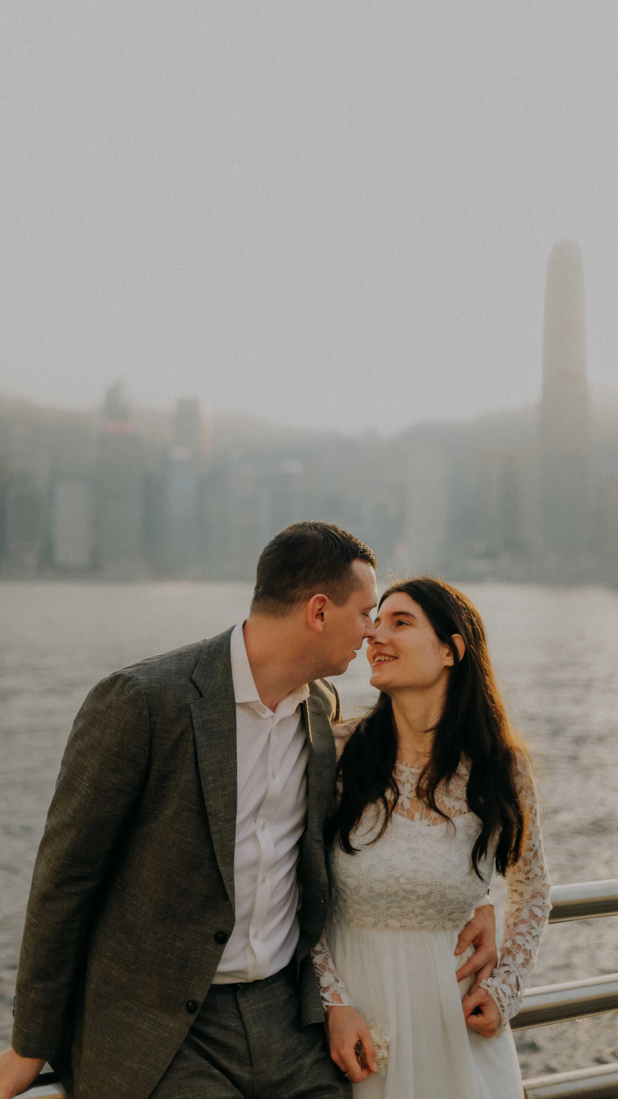 14-hongkong-elopement-sea-mist-portrait-leica-sl2.jpg