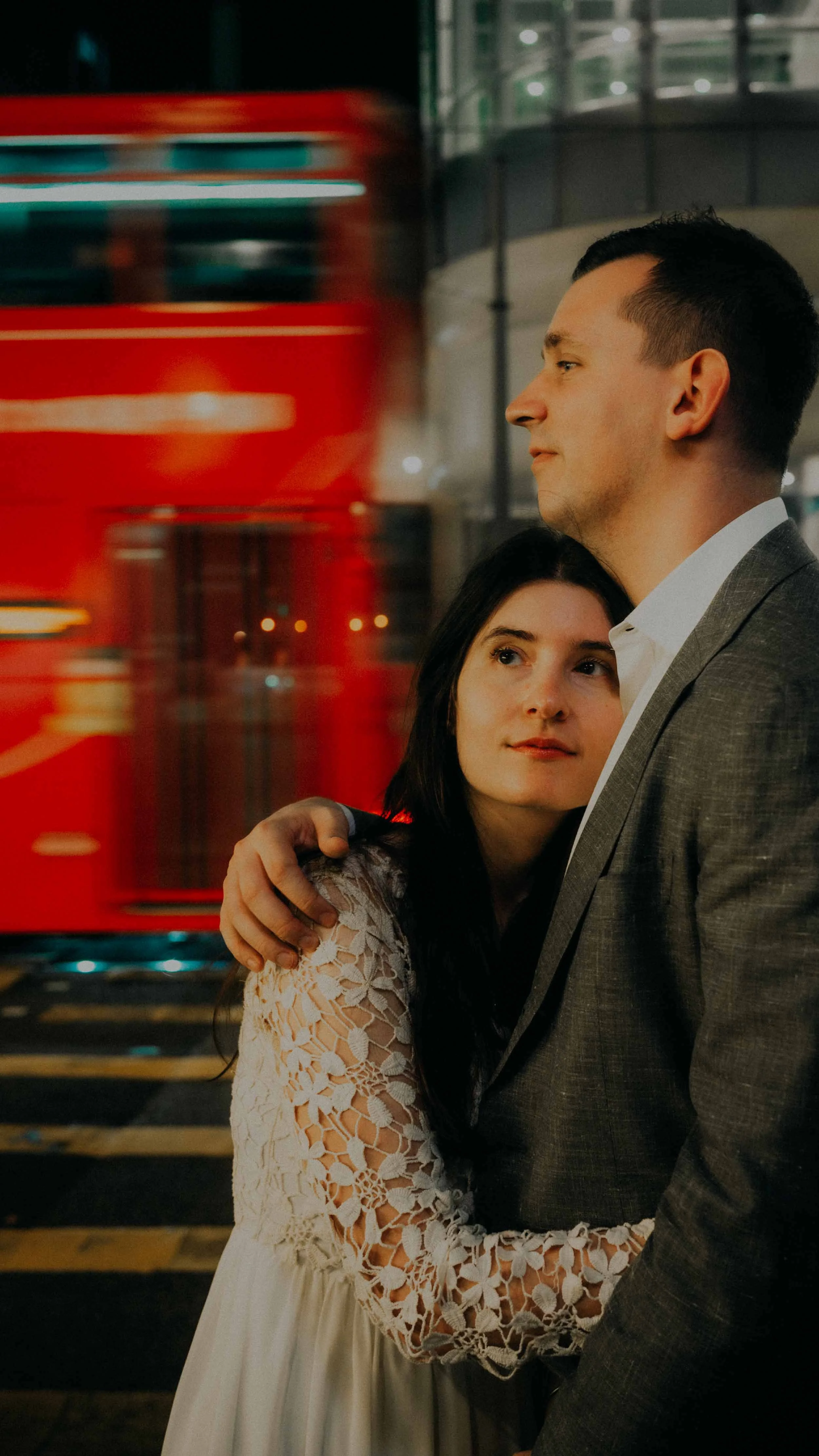 17-hongkong-night-elopement-tram-motion-portrait-leica-q3.jpg