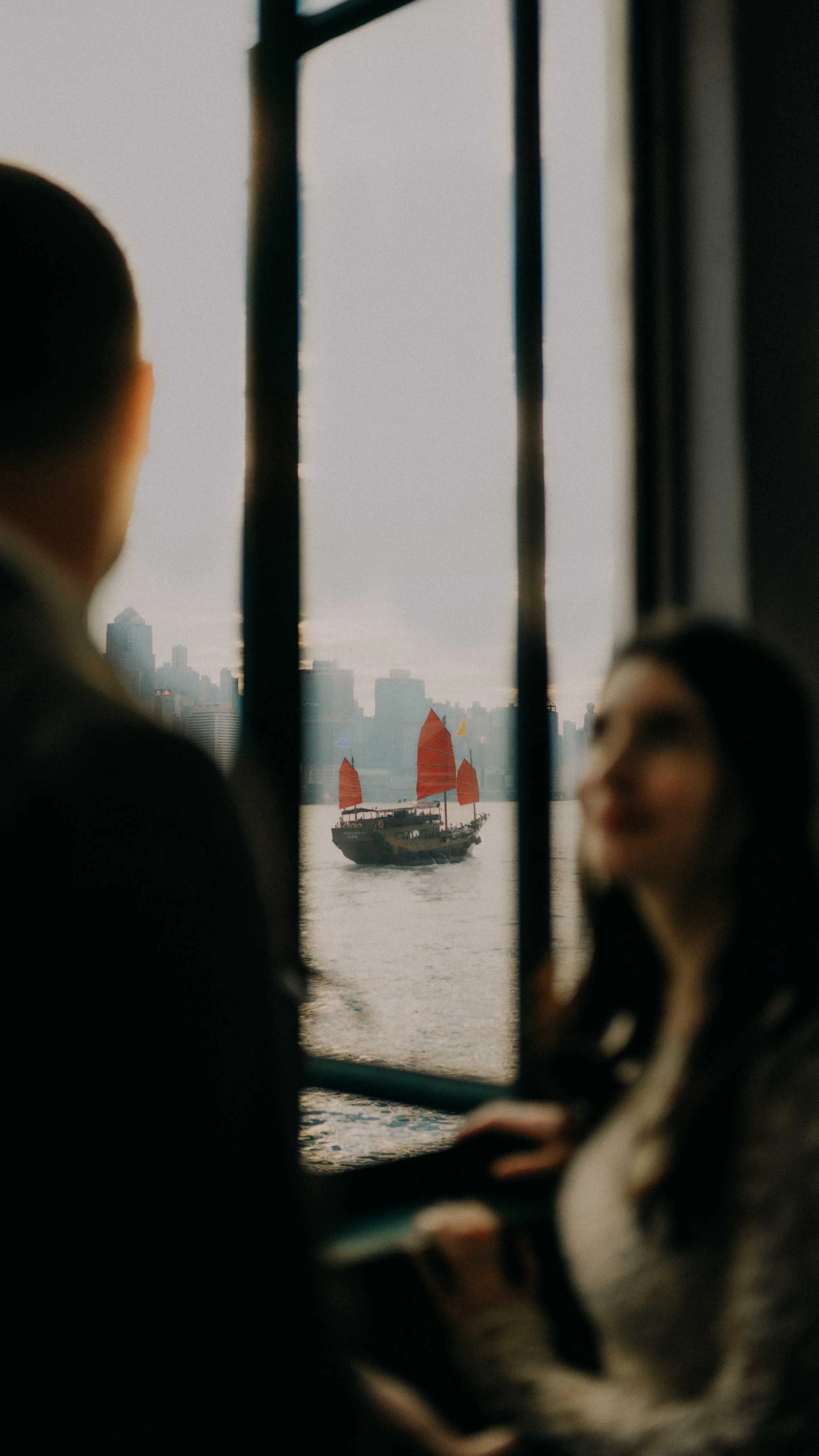 18-hongkong-elopement-chinese-junk-harbour-portrait-leica-sl2.jpg
