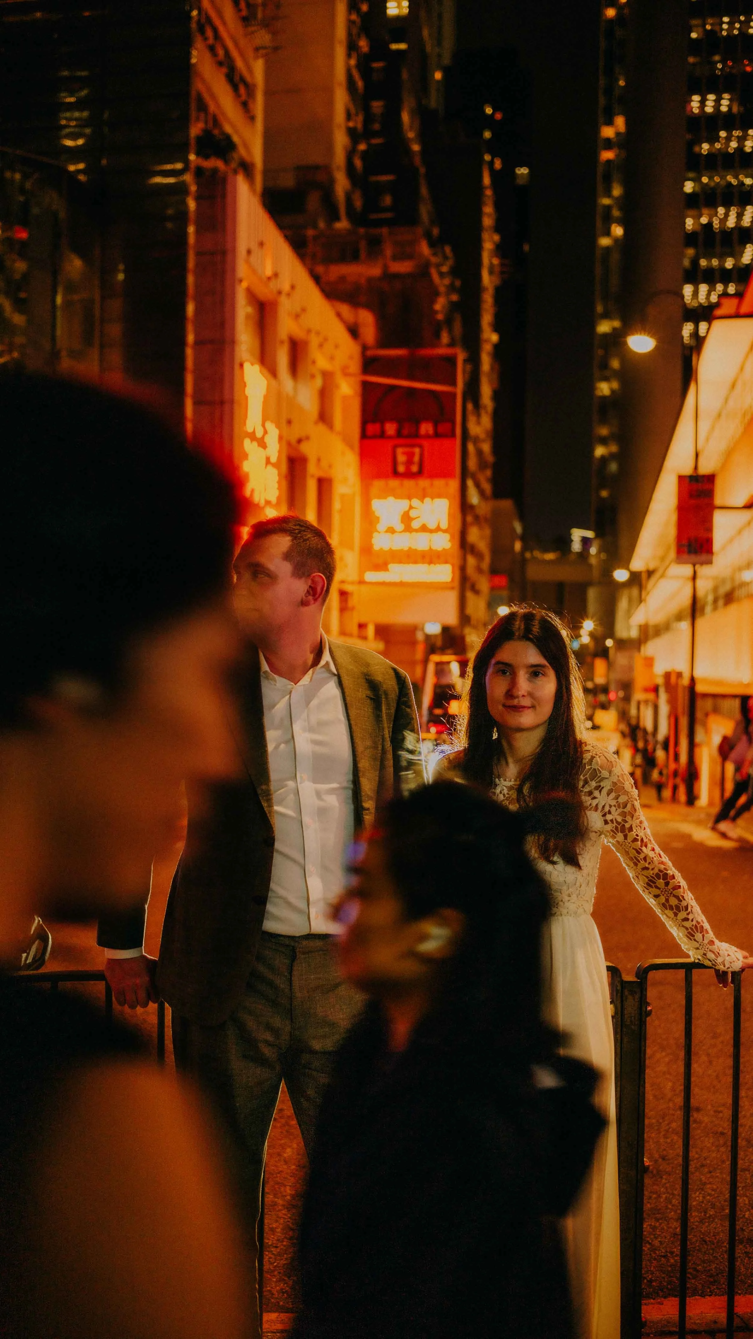 19-hongkong-night-elopement-warm-street-portrait-leica-sl2.jpg