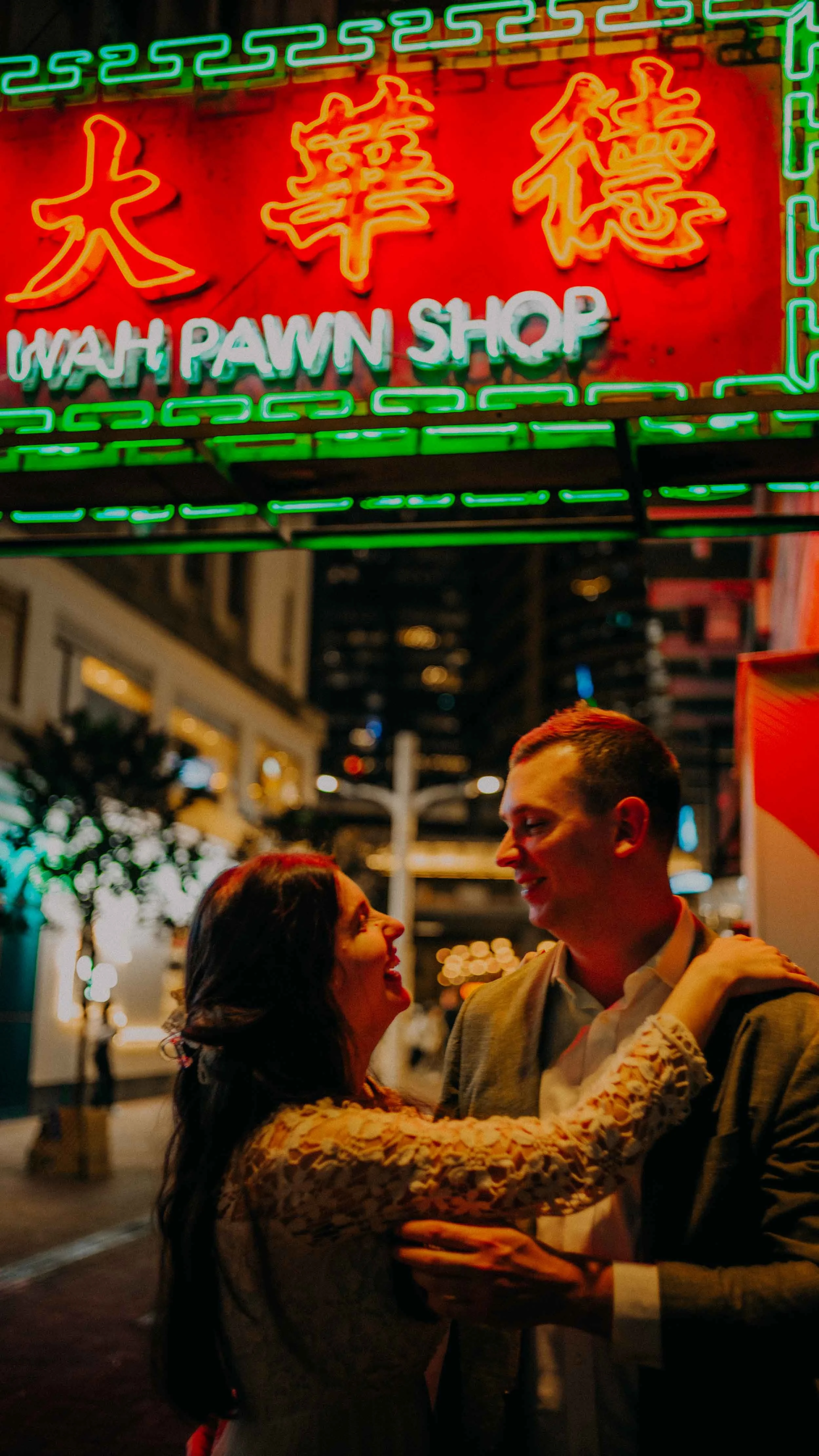 22-hongkong-night-elopement-neon-laughter-portrait-leica-sl2.jpg
