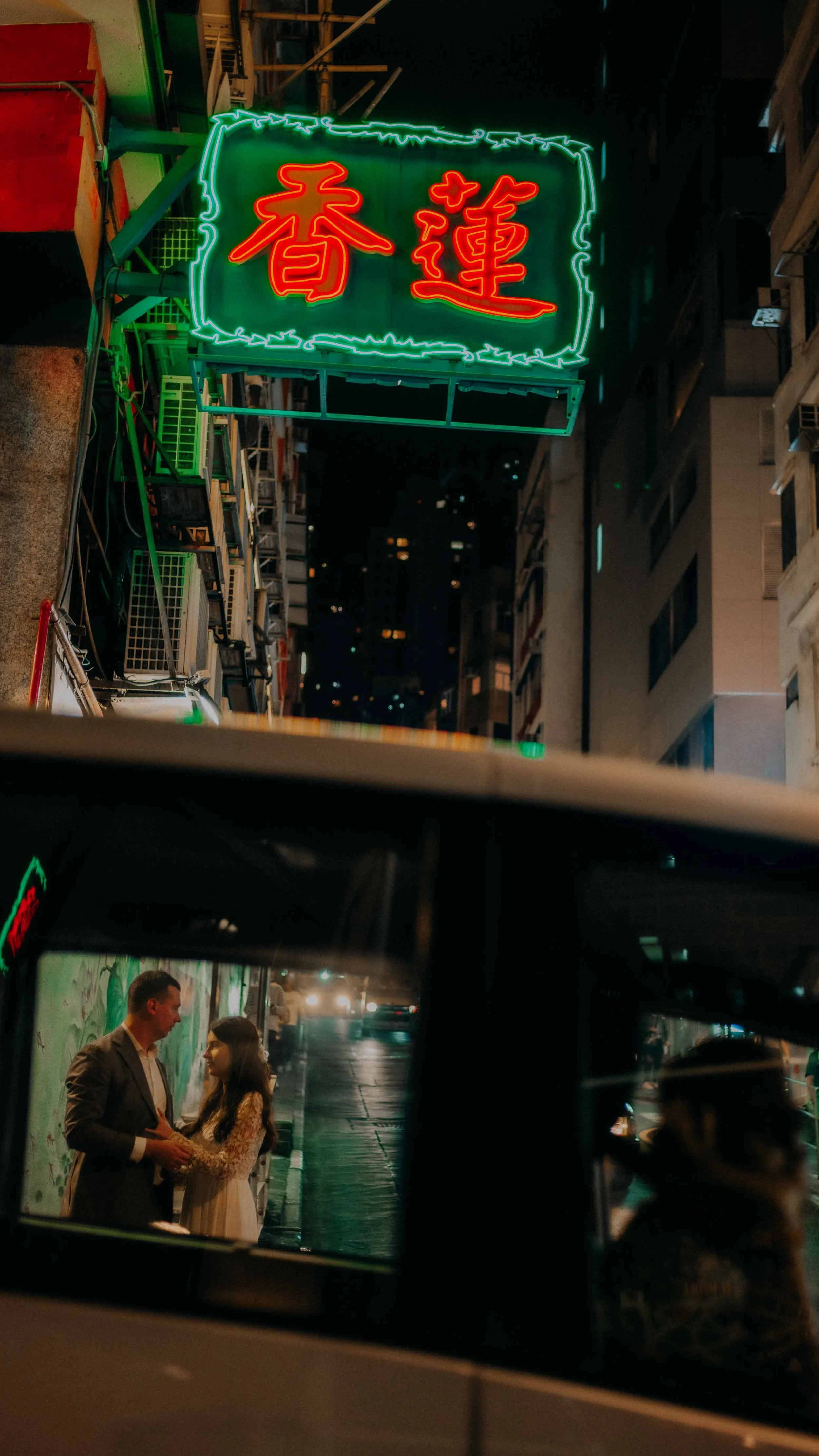 24-hongkong-night-elopement-taxi-framing-portrait-leica-sl2.jpg