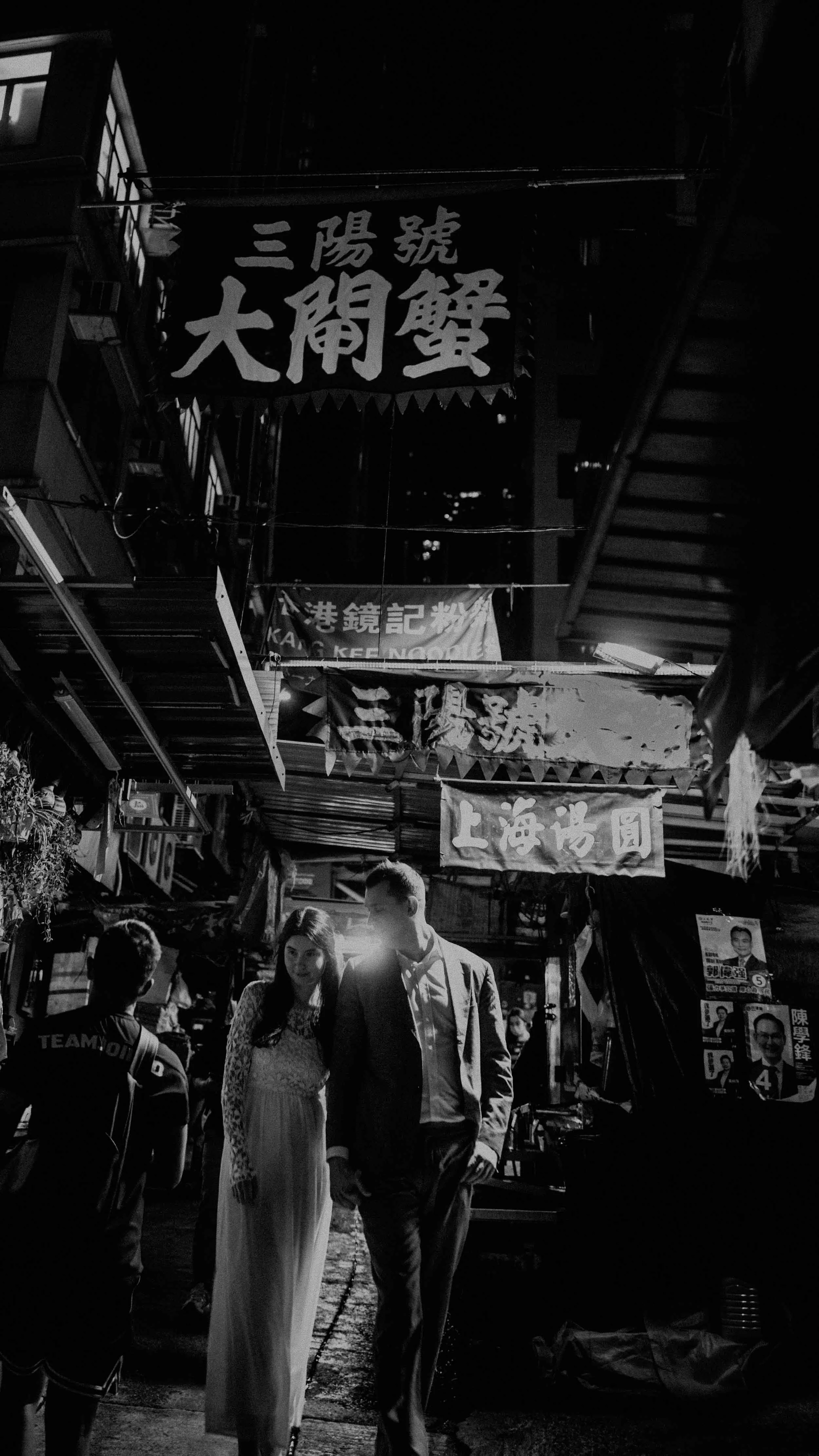 25-hongkong-elopement-central-alley-blackandwhite-portrait-leica-q3.jpg