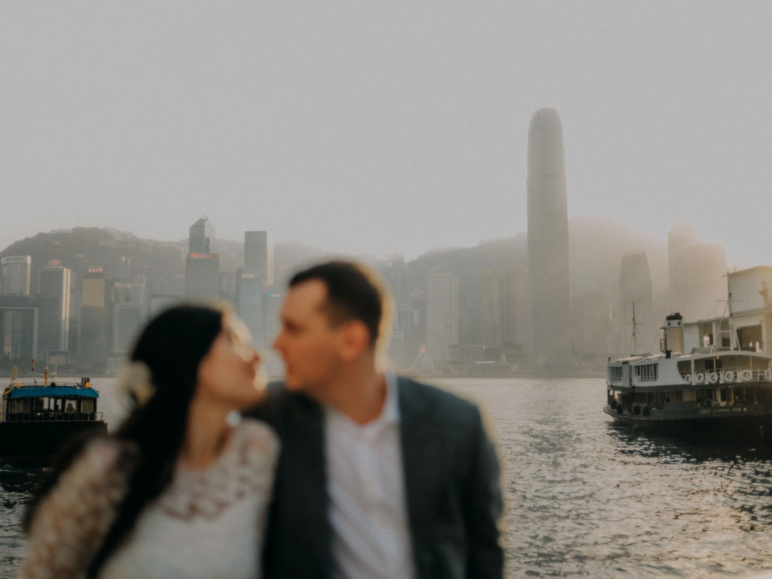 27-hongkong-elopement-victoriaharbour-seamist-landscape-leica-sl2.jpg