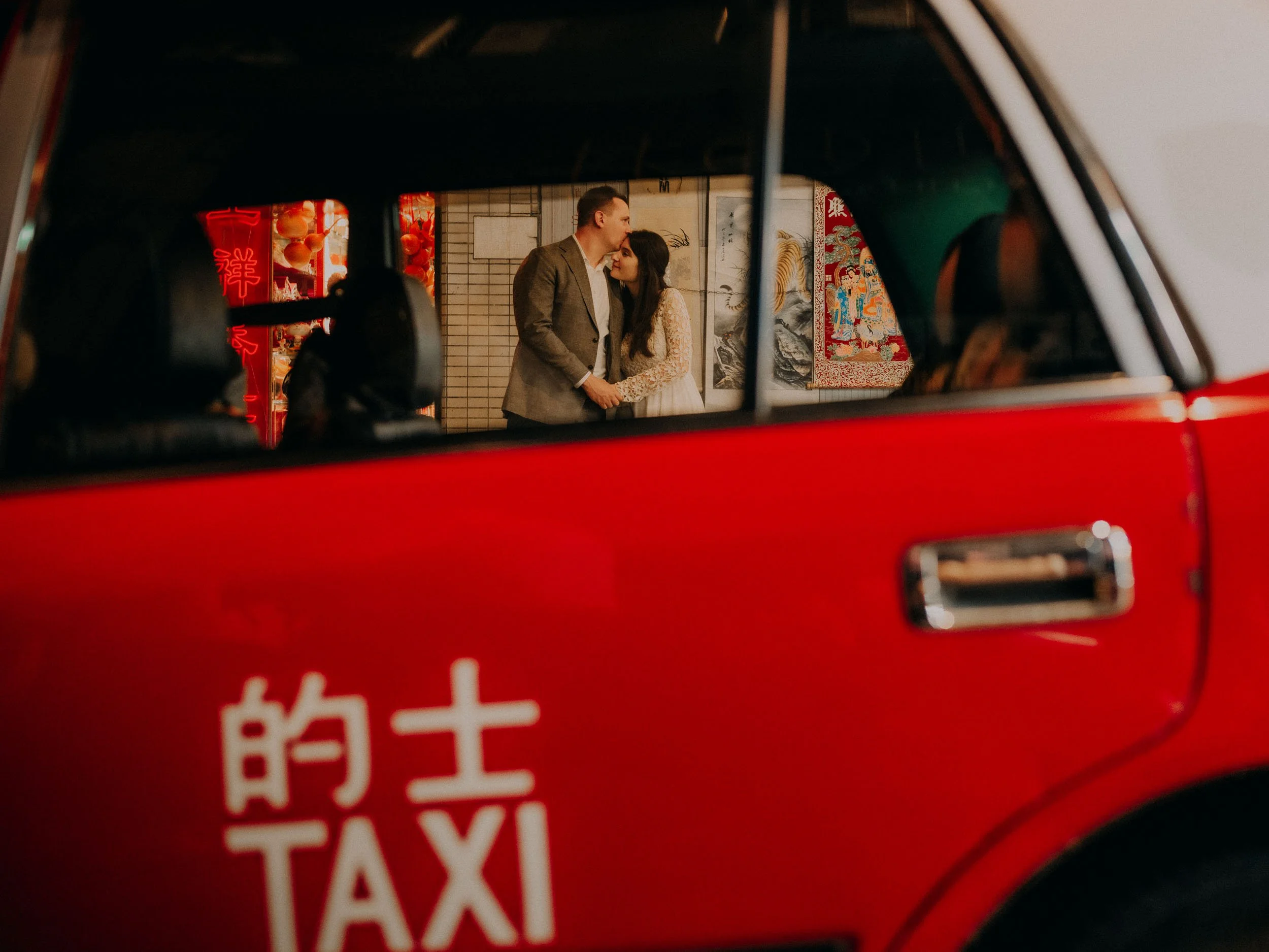 28-hongkong-elopement-redtaxi-framing-landscape-leica-sl2.jpg