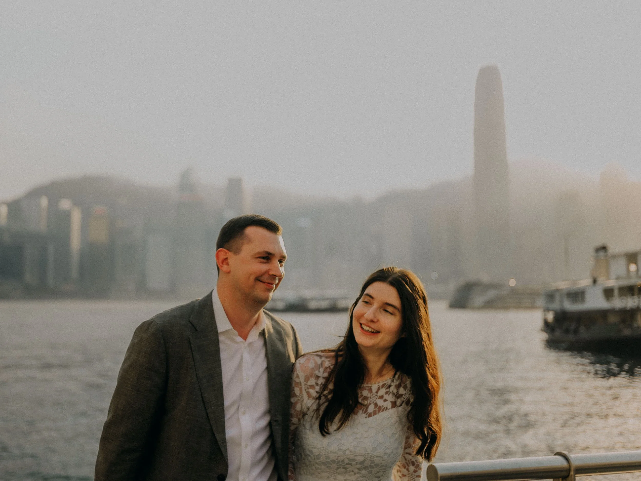 29-hongkong-couple-portrait-tsimshatsui-harbour-landscape-leica-sl2.jpg