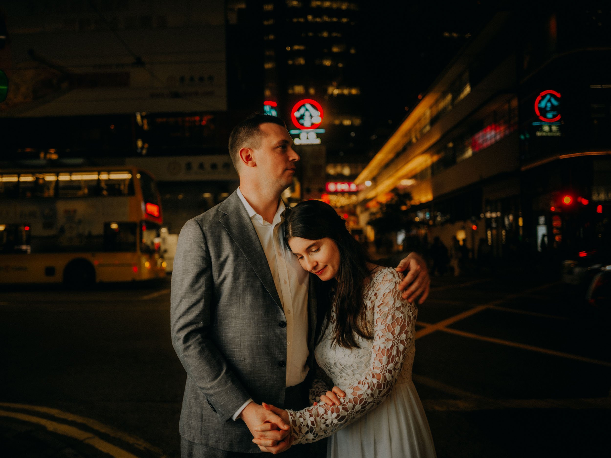 34-hongkong-elopement-central-warm-light-landscape-leica-q3.jpg
