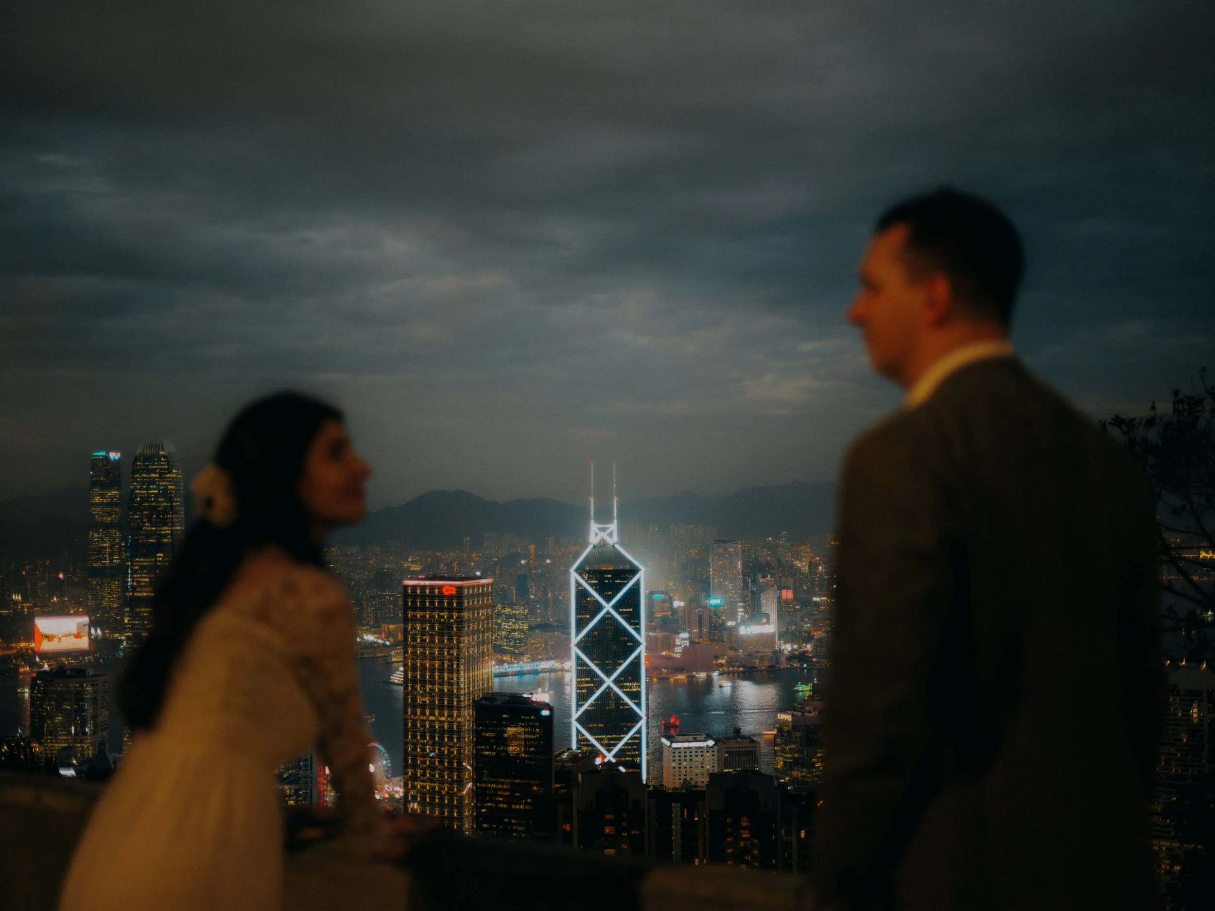 35-hongkong-elopement-skyline-dusk-landscape-leica-sl2.jpg