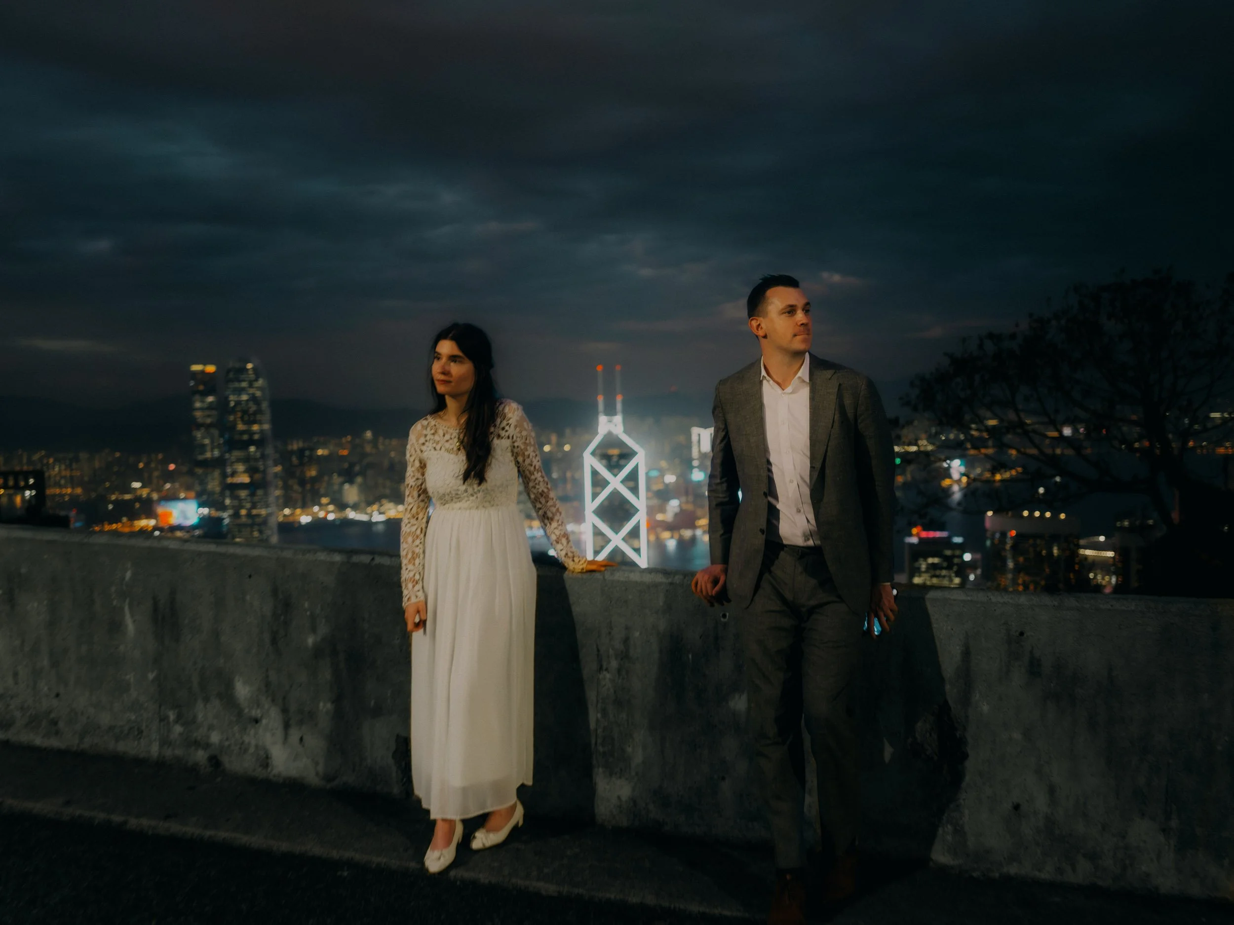 41-hongkong-elopement-central-relaxed-portrait-landscape-leica-q3.jpg