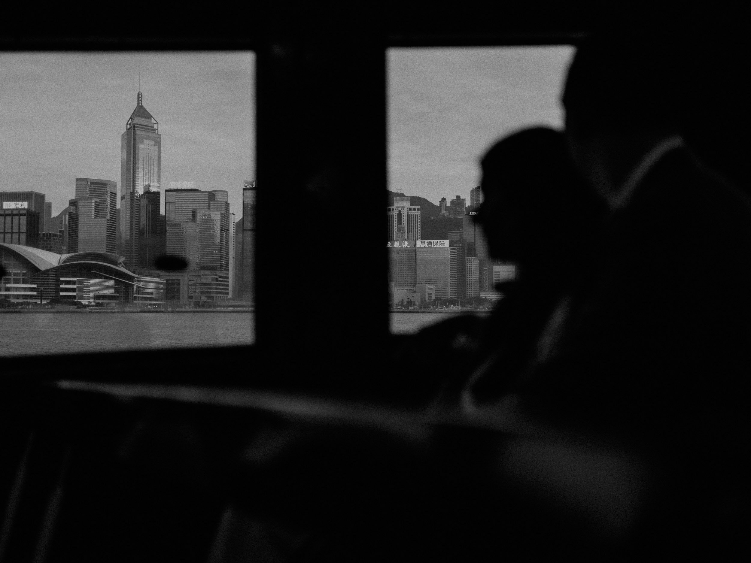 48-hongkong-elopement-starferry-blackandwhite-landscape-leica-sl2.jpg