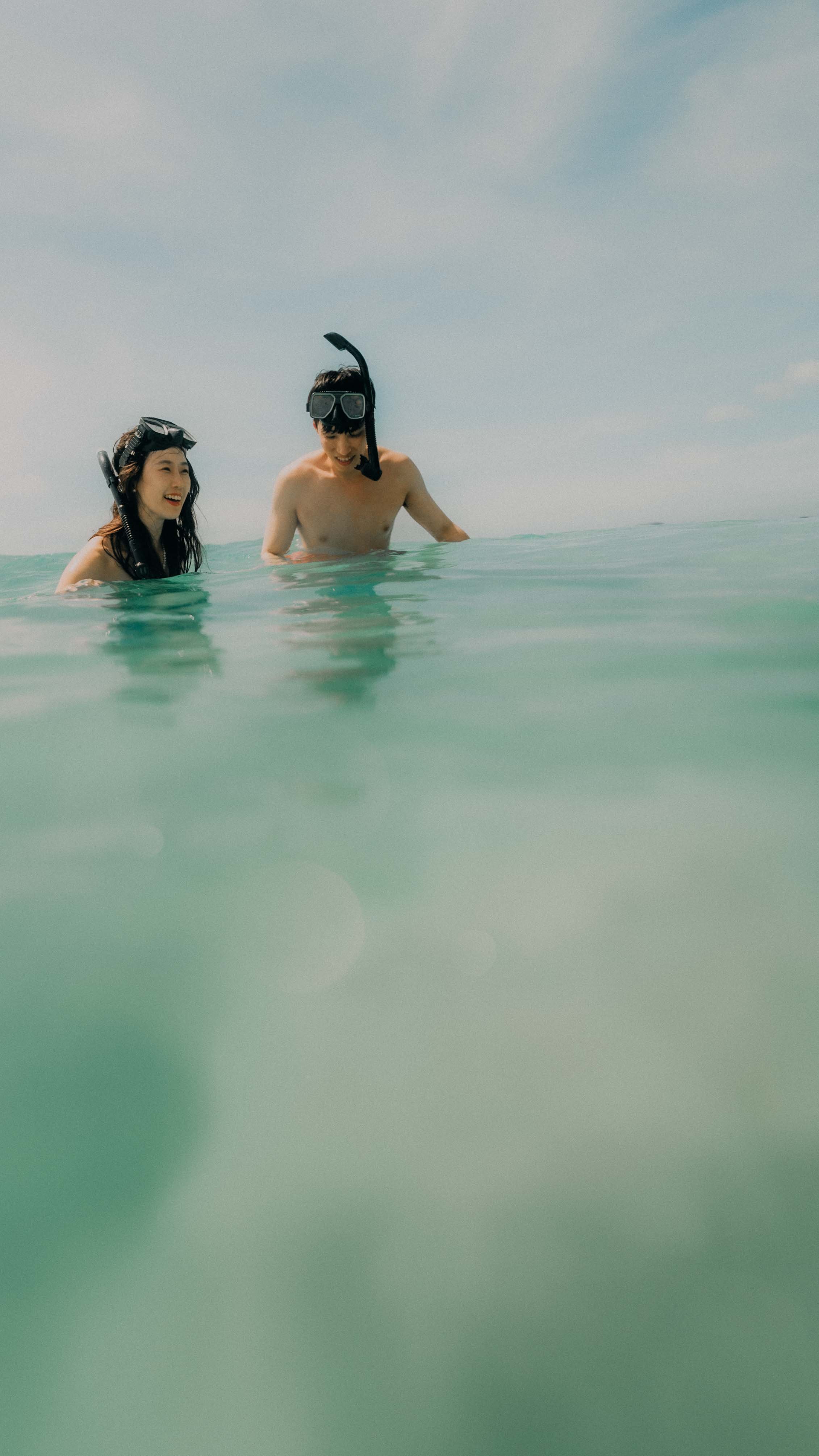 12-elnido-couple-pangulasian-minimalist-water-portrait-sony-a7siii.jpg