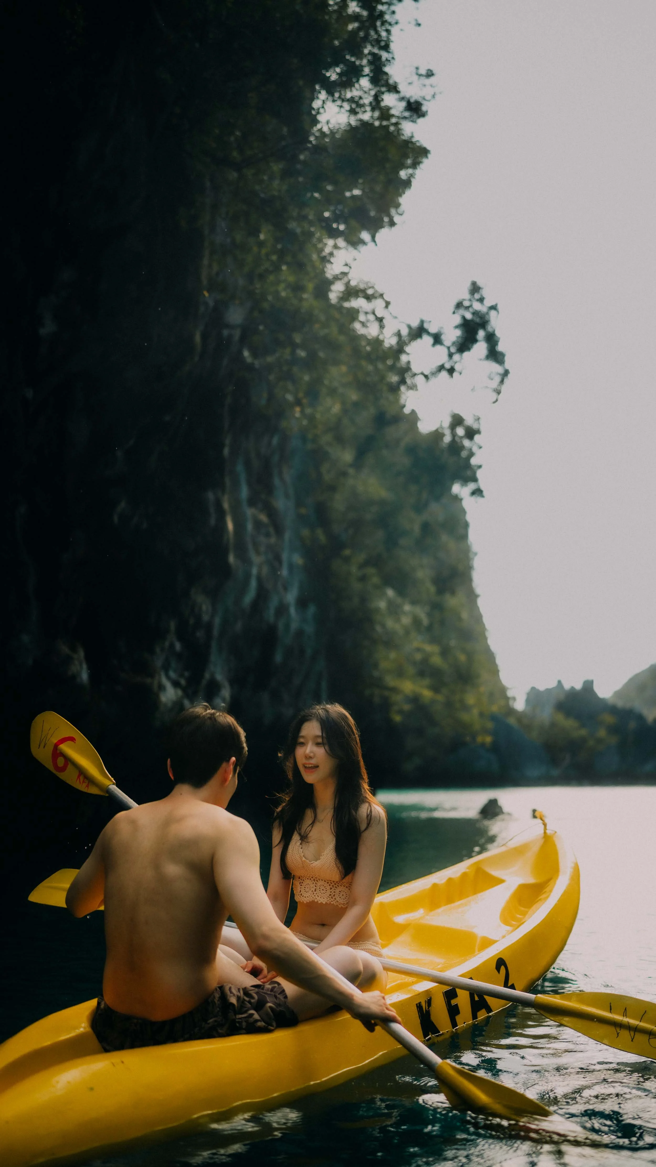 17-elnido-couple-small-lagoon-kayak-pause-portrait-sony-a7rm5.jpg
