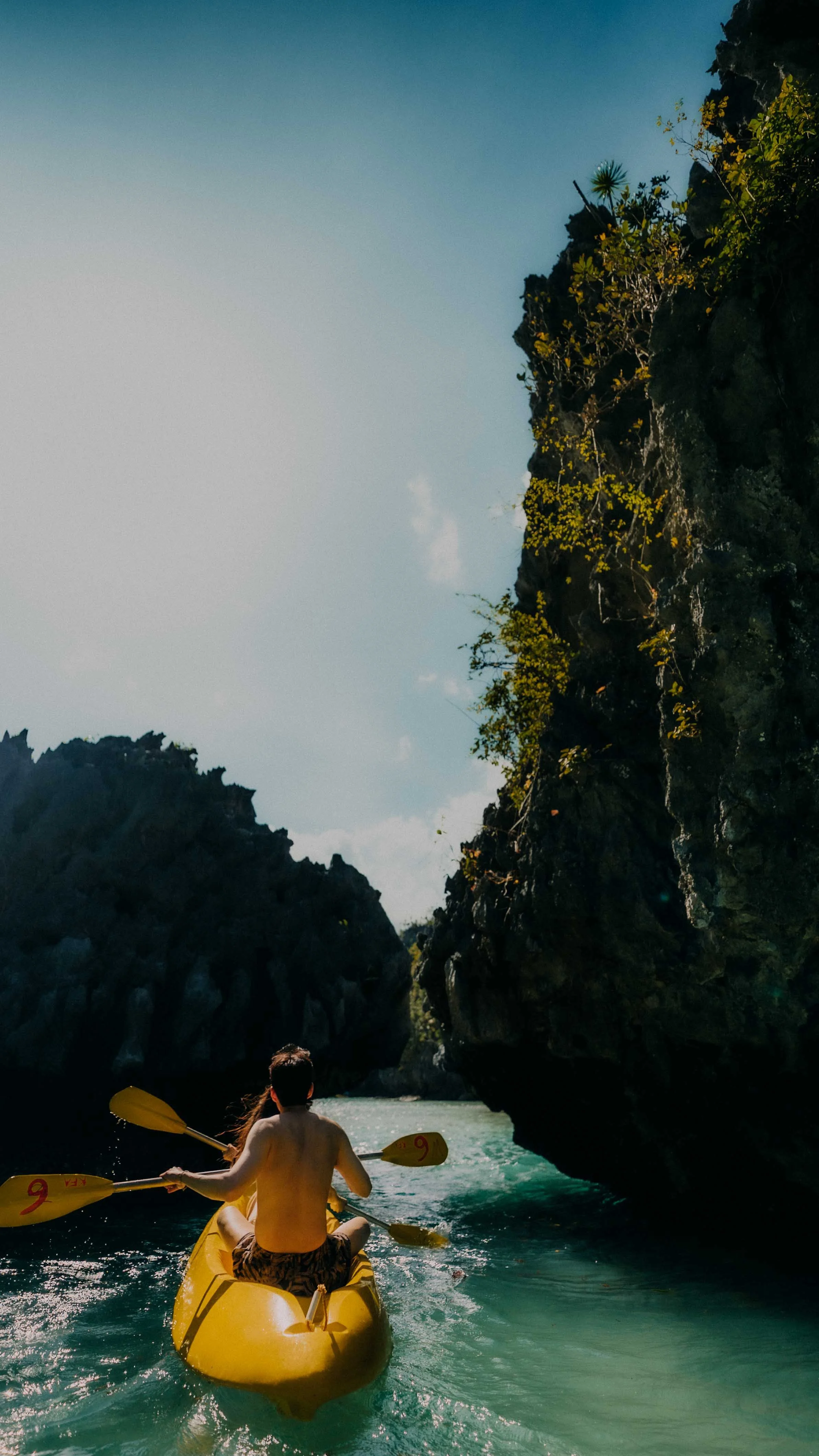 34-elnido-couple-small-lagoon-exit-kayak-portrait-sony-a7siii.jpg