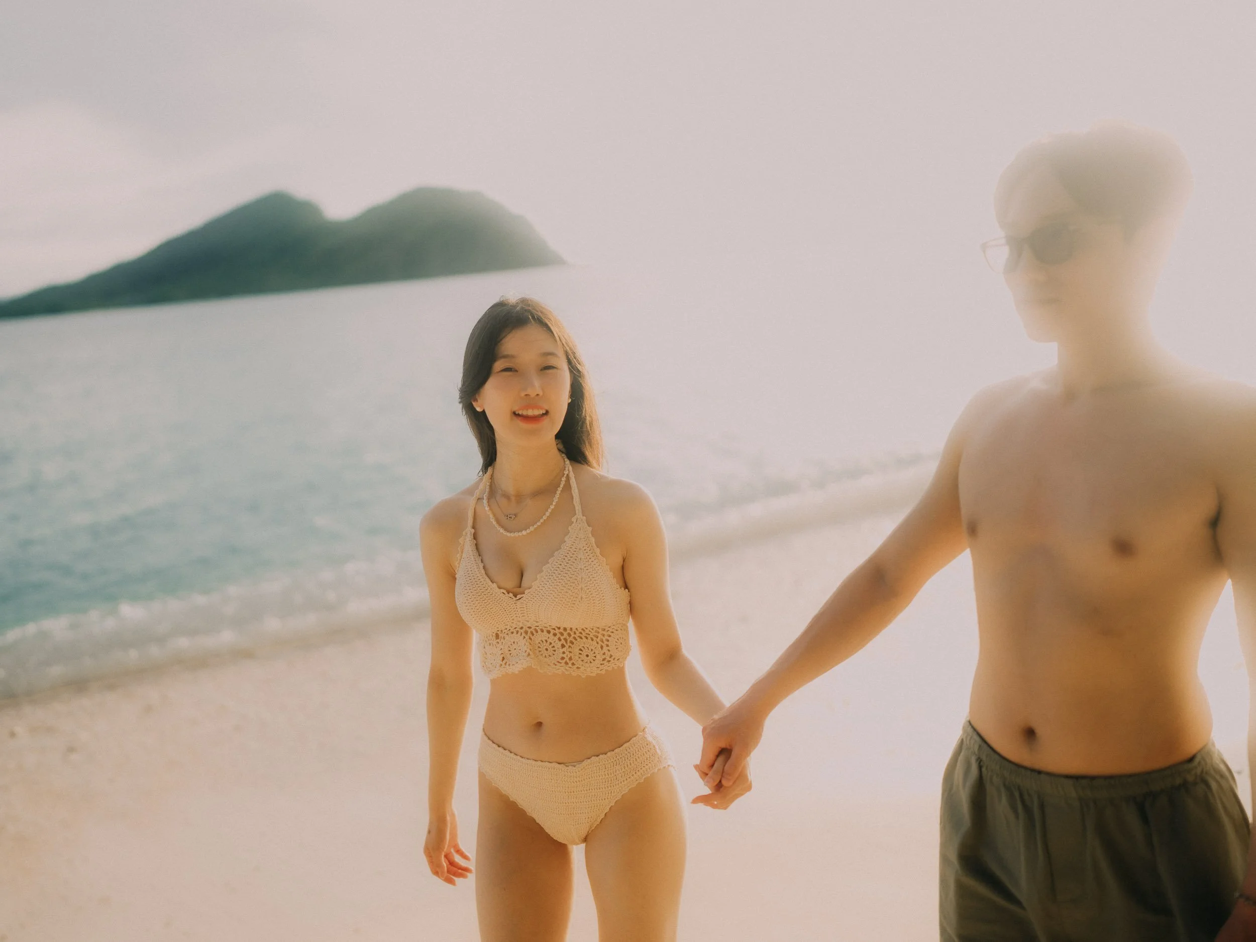 39-elnido-couple-pangulasian-backlit-beach-landscape-sony-a7rm5.jpg