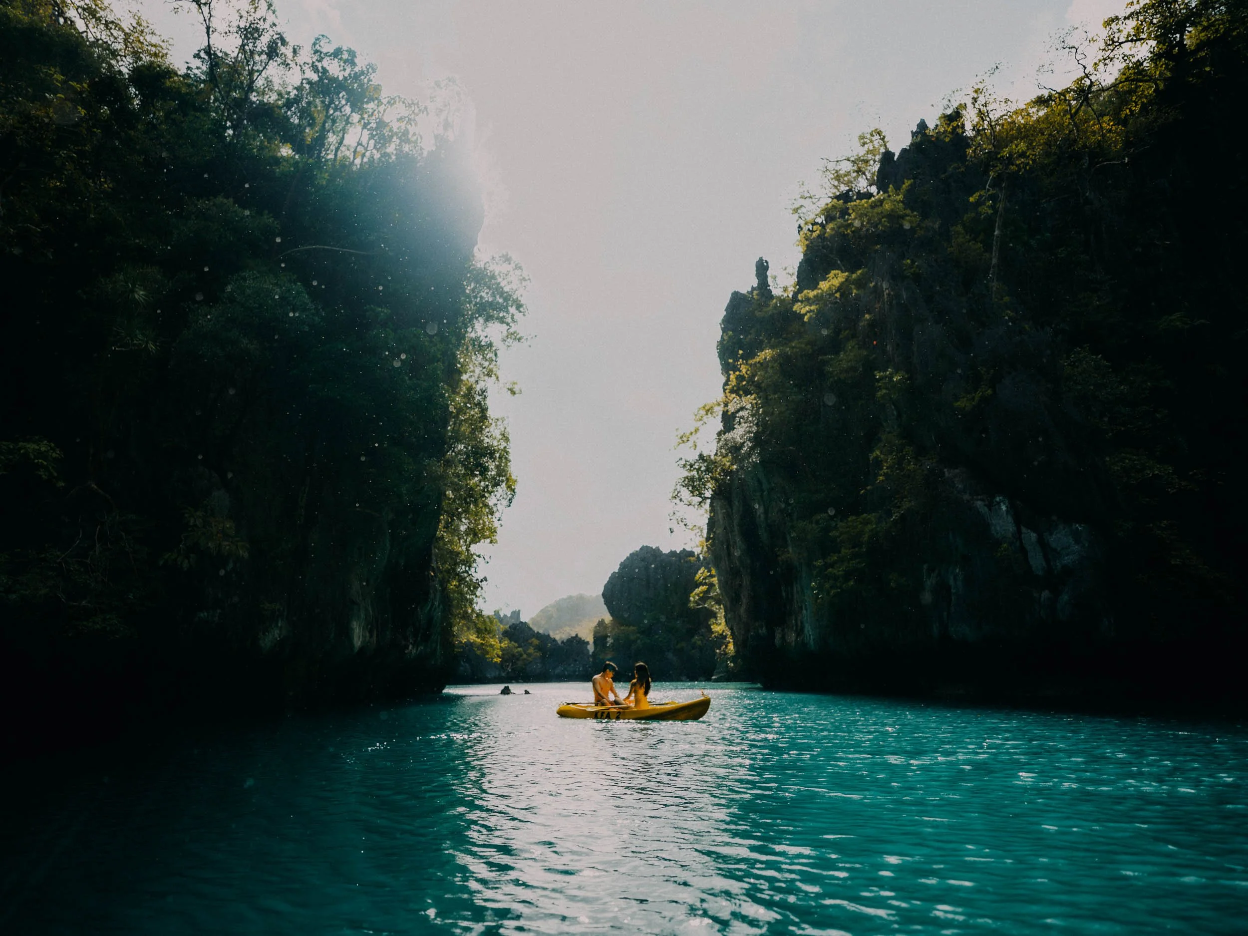 40-elnido-couple-small-lagoon-morning-drizzle-landscape-sony-a7siii.jpg