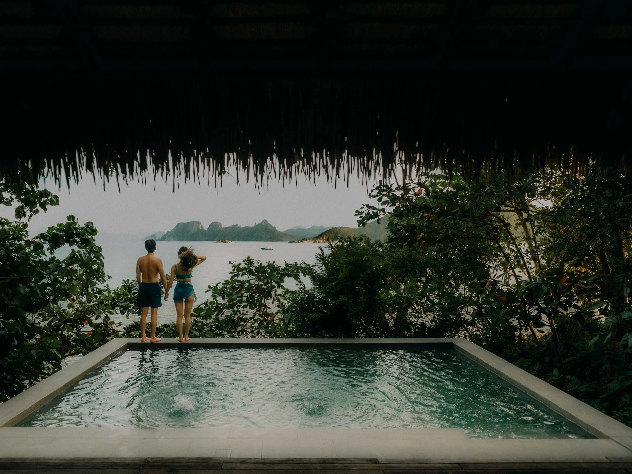47-elnido-couple-pangulasian-pool-villa-gesture-landscape-sony-a7siii.jpg