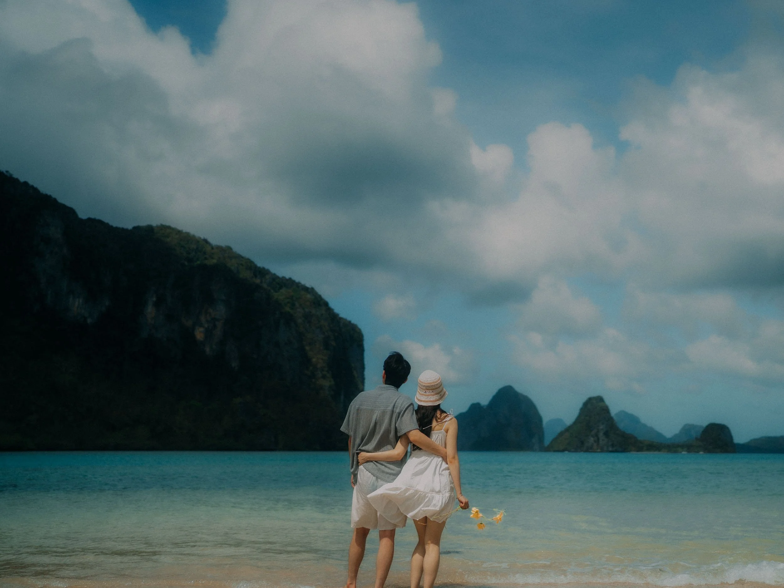 50-elnido-couple-bacuit-bay-forward-landscape-sony-a7rm5.jpg