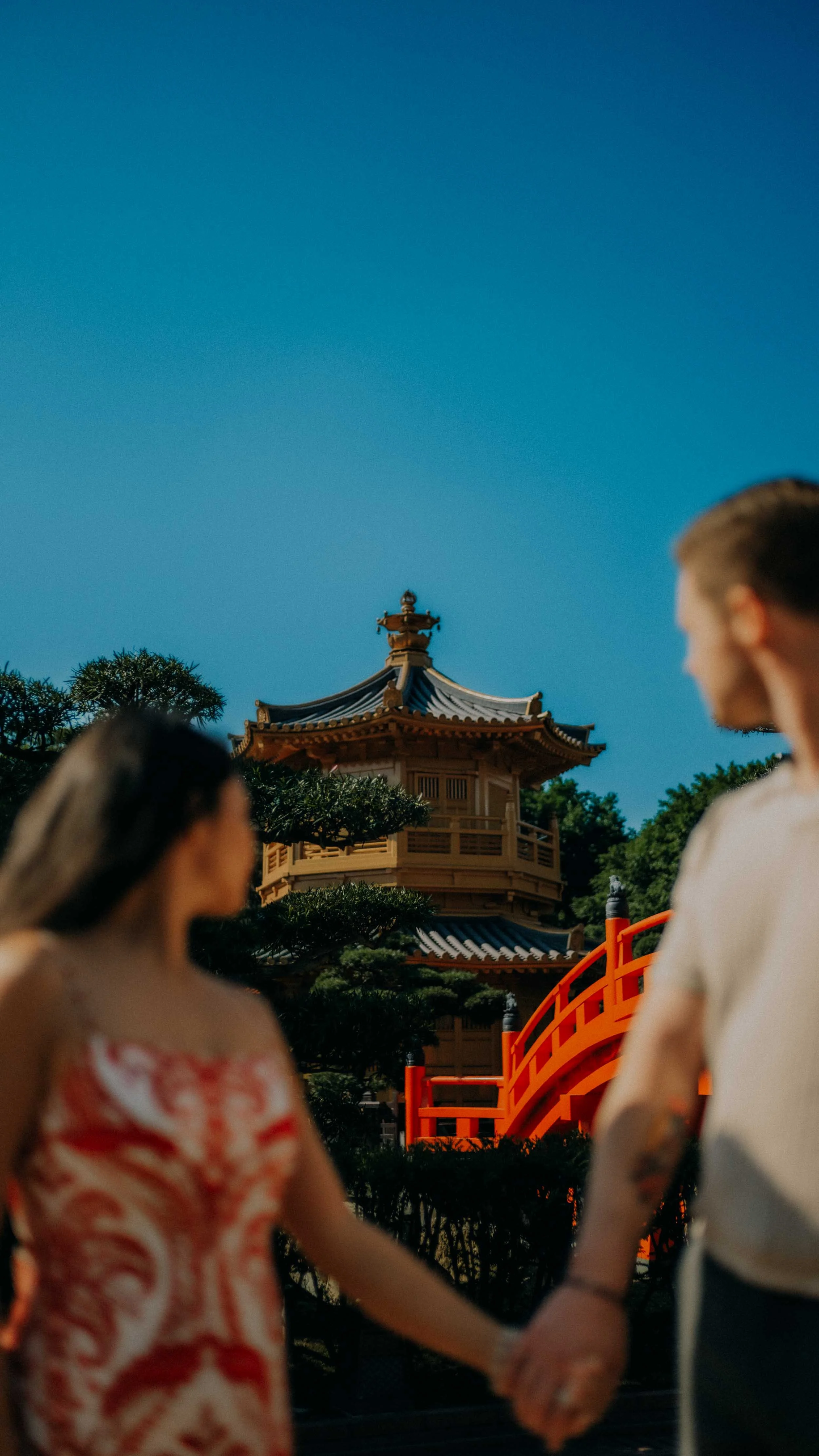 13-hongkong-kowloon-nan-lian-garden-bridge-portrait-leica-sl2.jpg