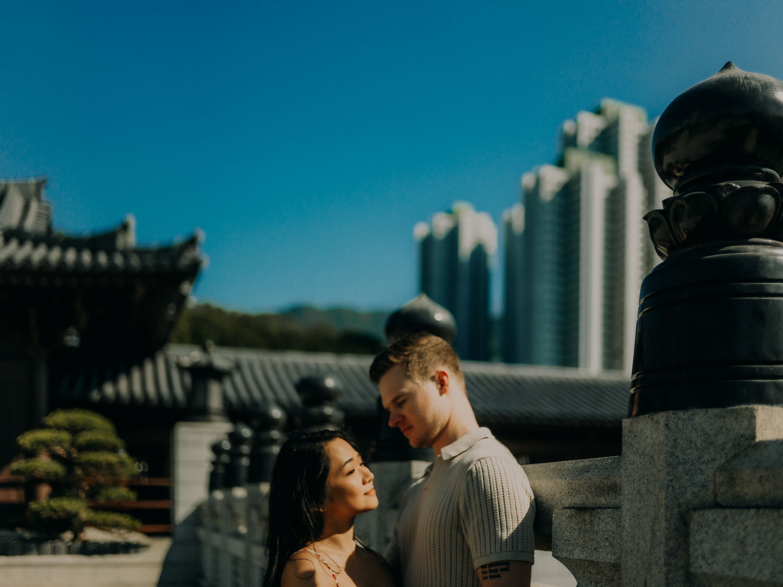 29-hongkong-nan-lian-garden-kowloon-east-west-engagement-session-landscape-leica-sl2.jpg